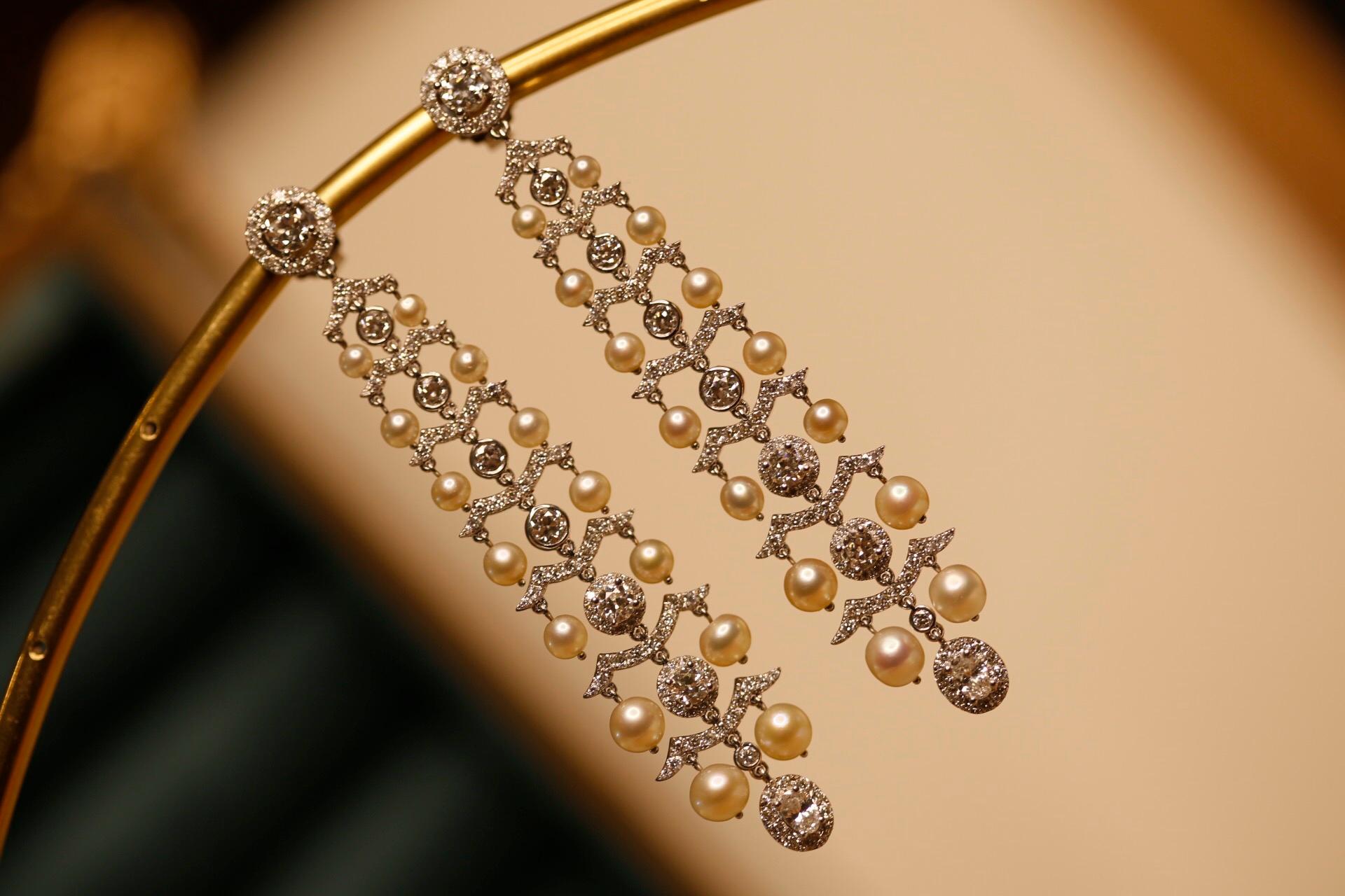 Diamond and Pearl 18 Karat White Gold Earrings 4
