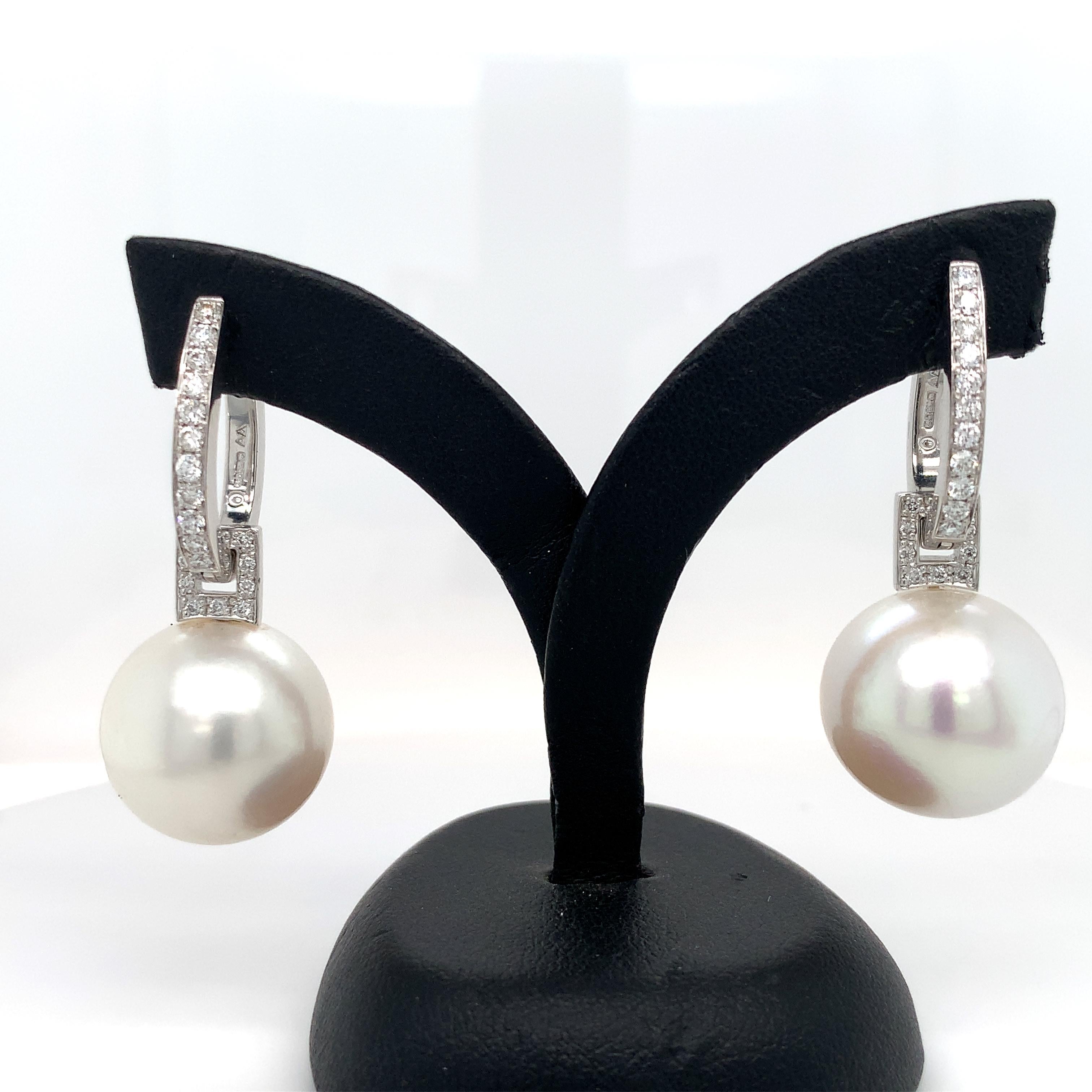 Boucles d'oreilles art déco en diamant et perle, de style goutte ou cerceau  or blanc 18k en vente 6