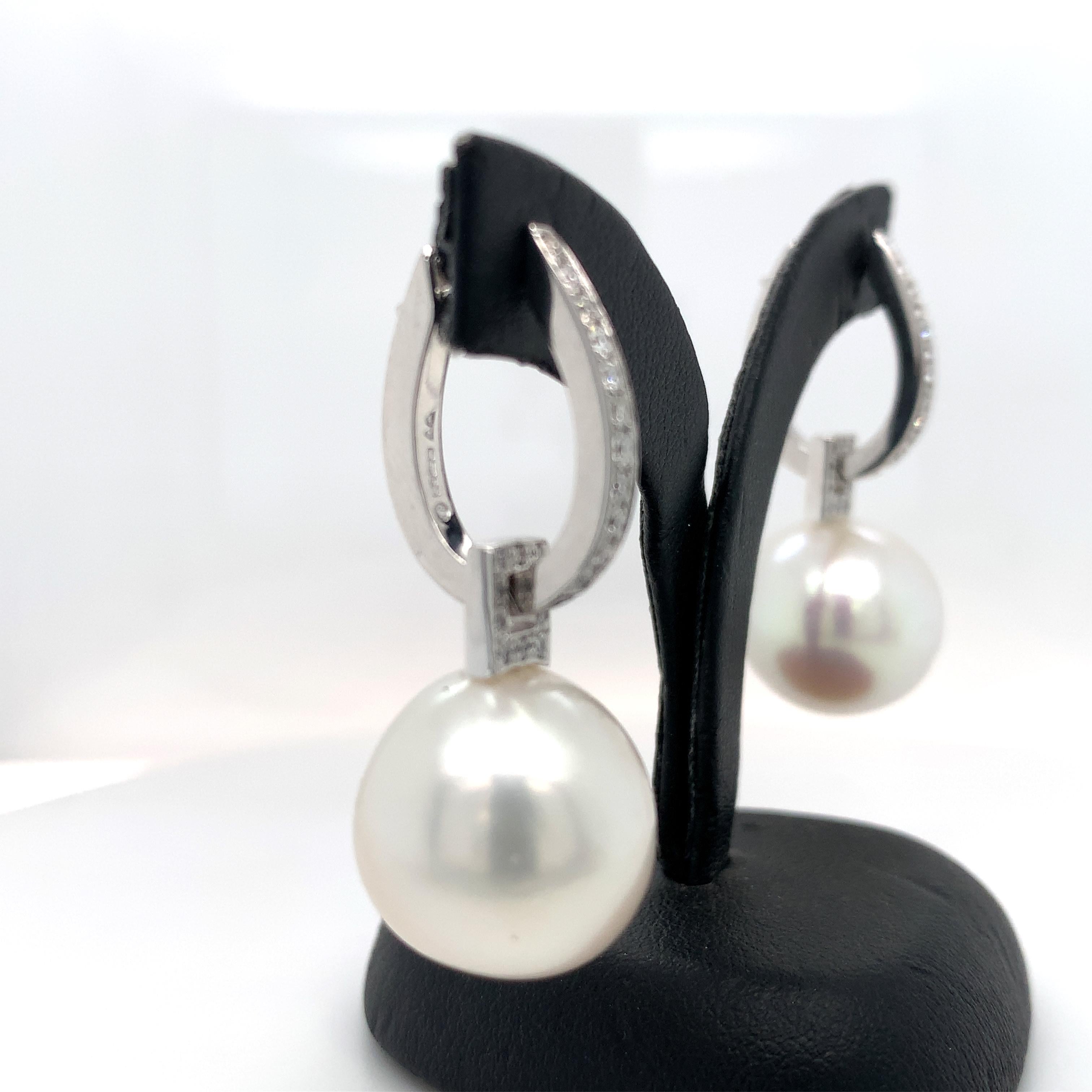 Boucles d'oreilles art déco en diamant et perle, de style goutte ou cerceau  or blanc 18k en vente 7