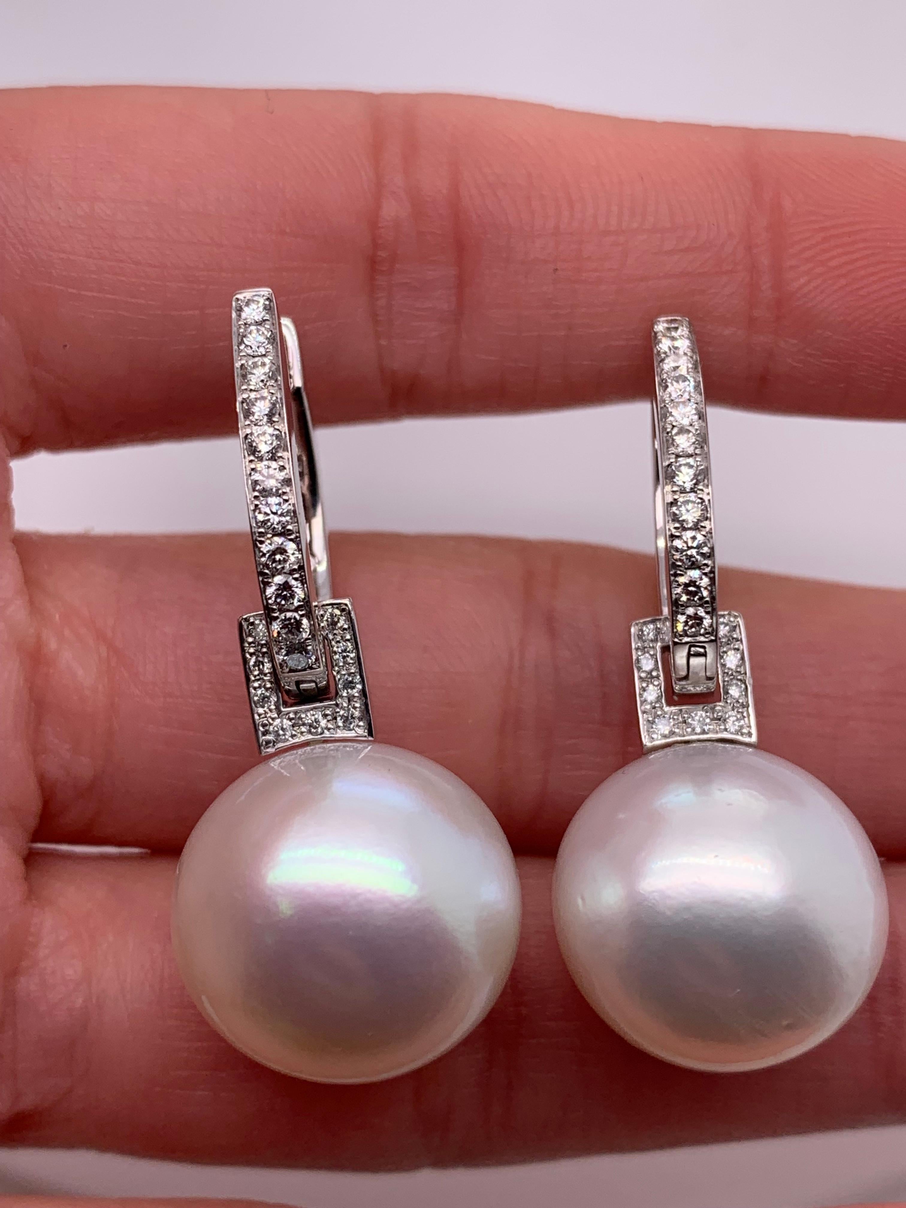 Boucles d'oreilles art déco en diamant et perle, de style goutte ou cerceau  or blanc 18k en vente 3