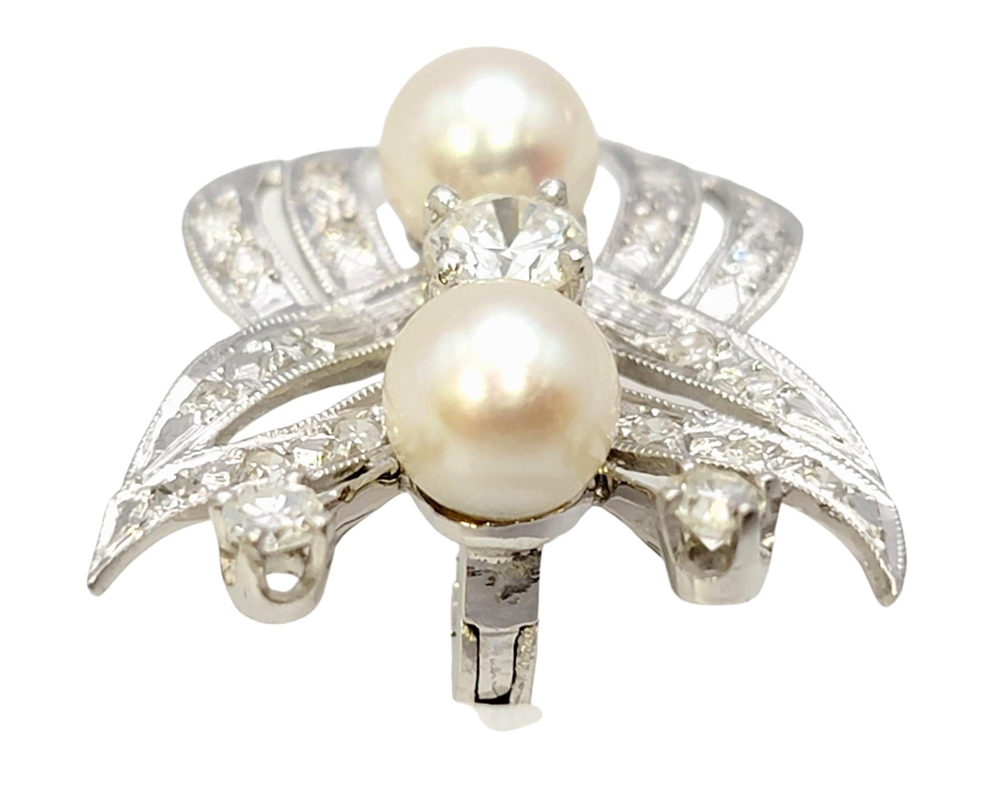 Rehausseur / Pendentif papillon en or blanc 14 carats avec diamants et perles  Bon état - En vente à Scottsdale, AZ