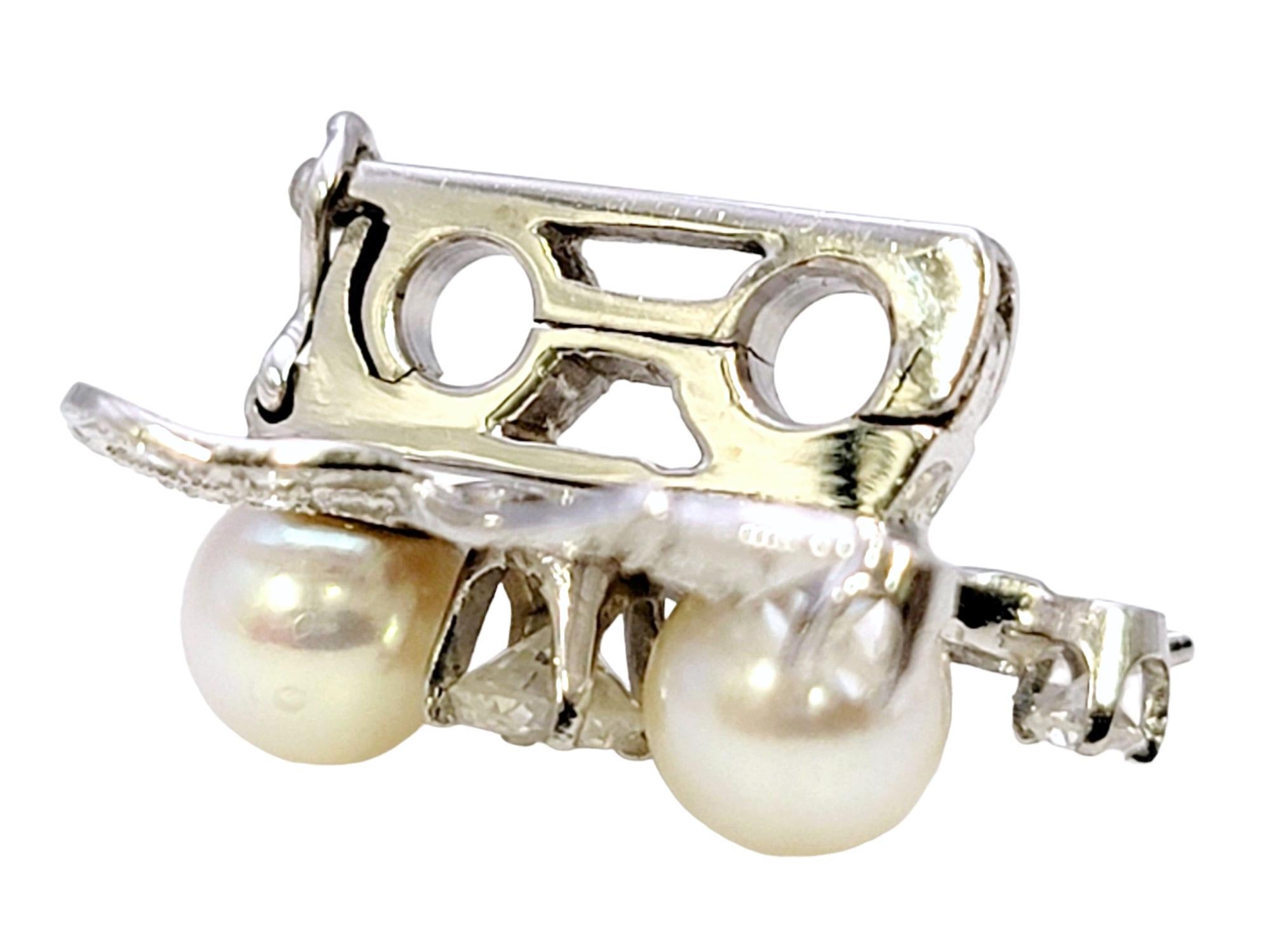 Rehausseur / Pendentif papillon en or blanc 14 carats avec diamants et perles  Pour femmes en vente