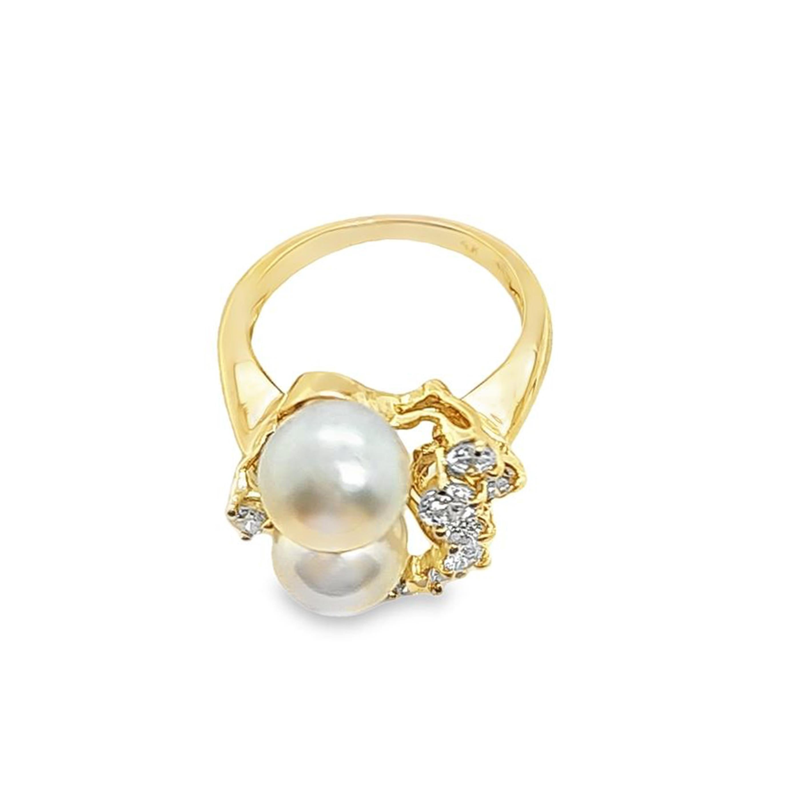 Donna Anello con diamanti e perle a grappolo in oro giallo in vendita
