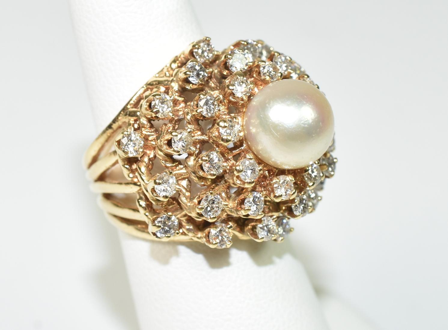 Diamond and Pearl Cocktail Ring, Ladies, 1.75 Cttw In Good Condition For Sale In Toledo, OH