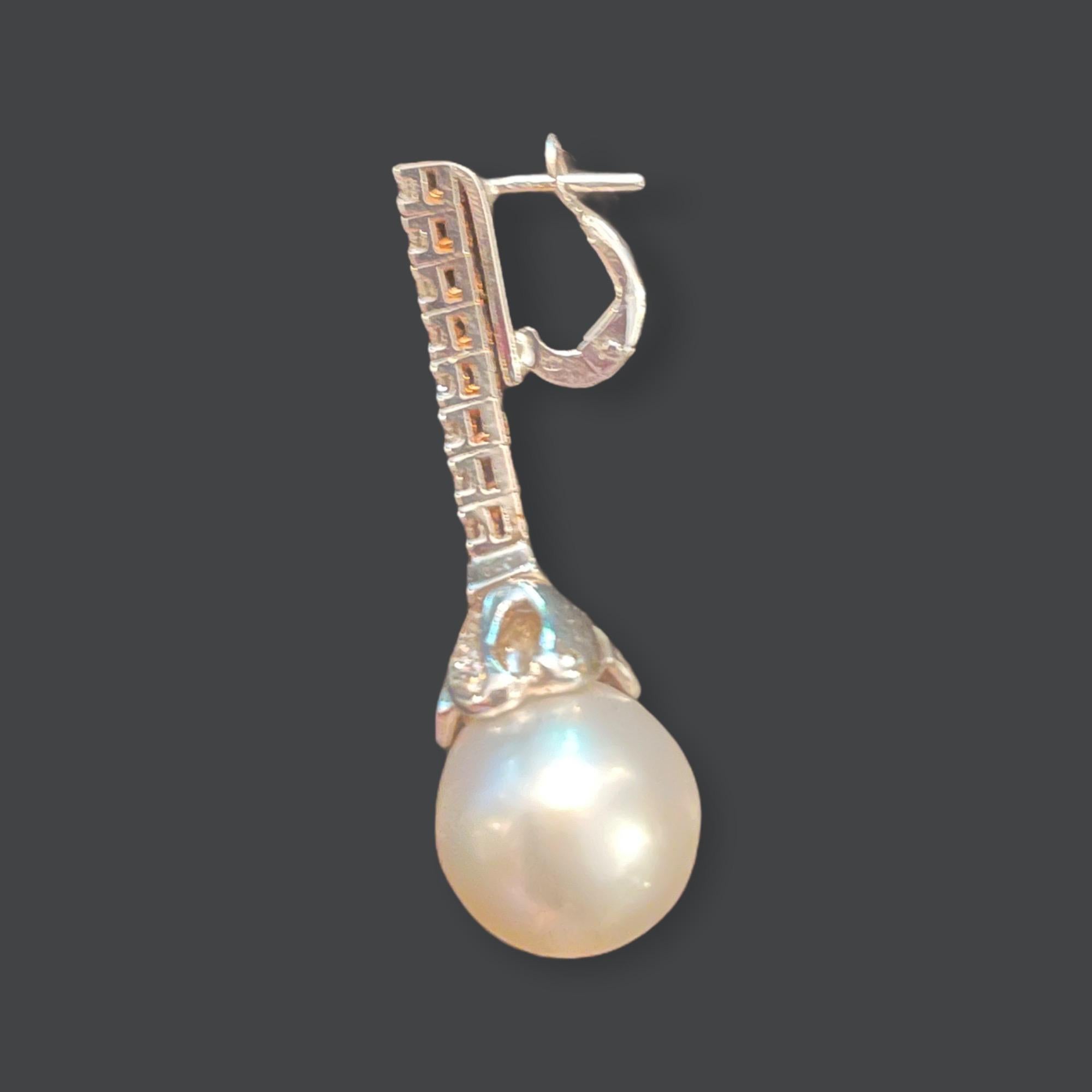 Diamond and Pearl Drop Earrings In Excellent Condition For Sale In Saint Louis, MO