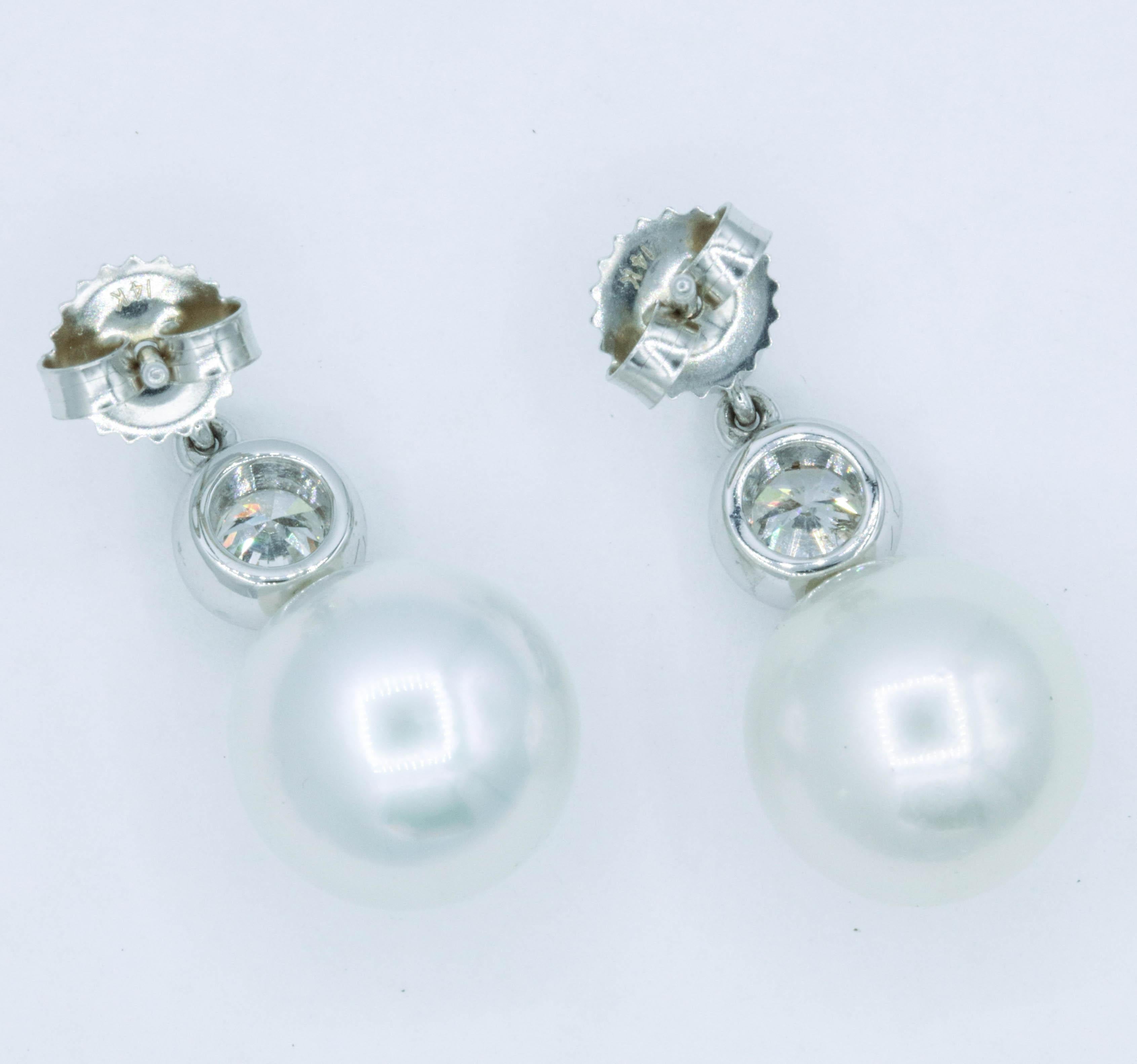 Diamond and Pearl Drop Earrings 0.92 Carat 14K White Gold  In New Condition For Sale In New York, NY