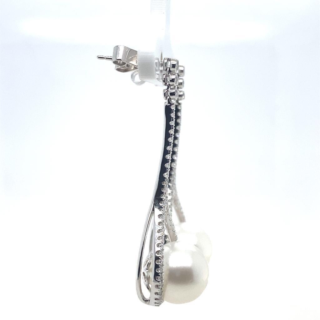 Diamond and Pearl Drop Earrings 18 Karat White Gold In Excellent Condition For Sale In London, GB
