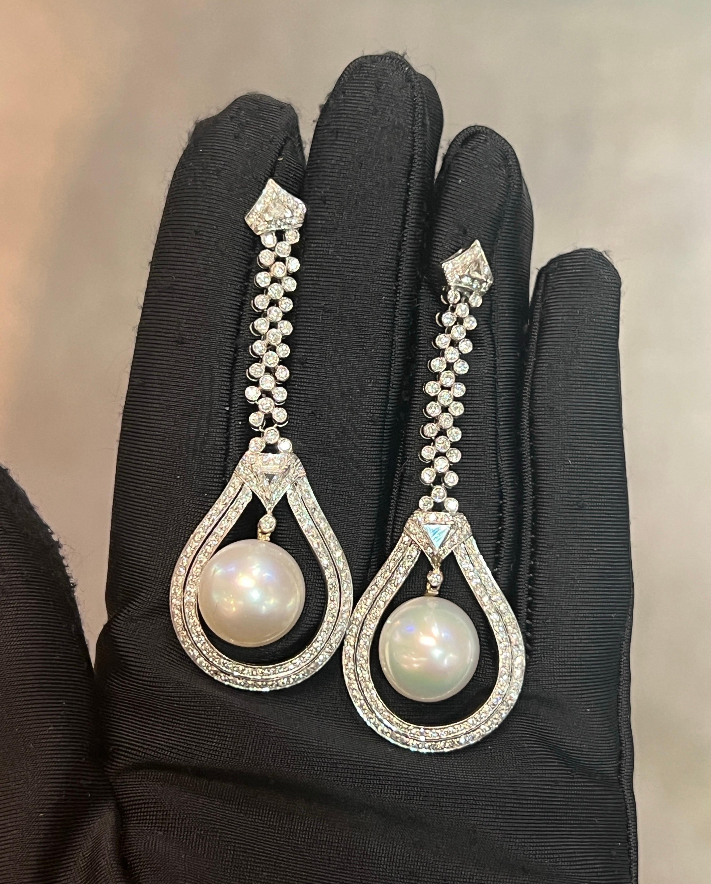 Diamond and Pearl Drop Earrings In Excellent Condition For Sale In New York, NY