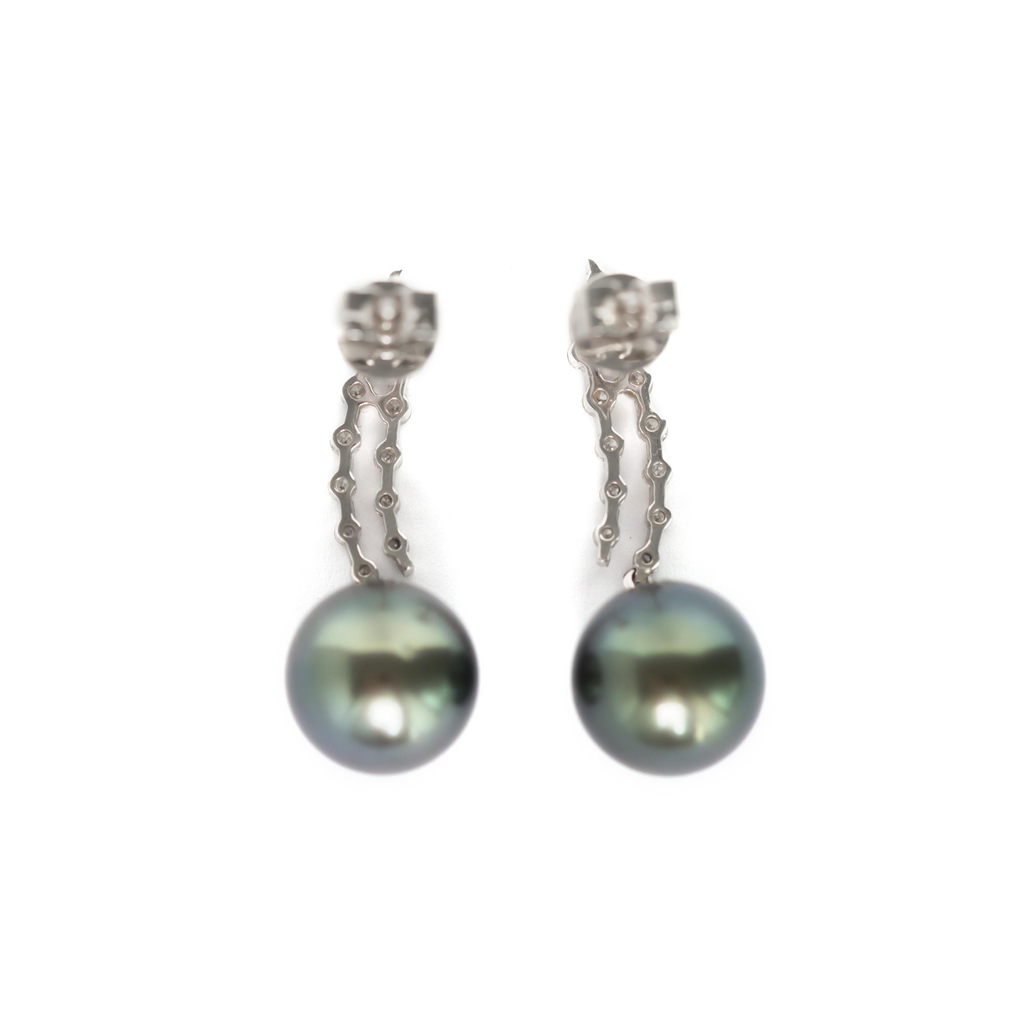 Contemporary Diamond and Pearl Earrings and Pendant Set