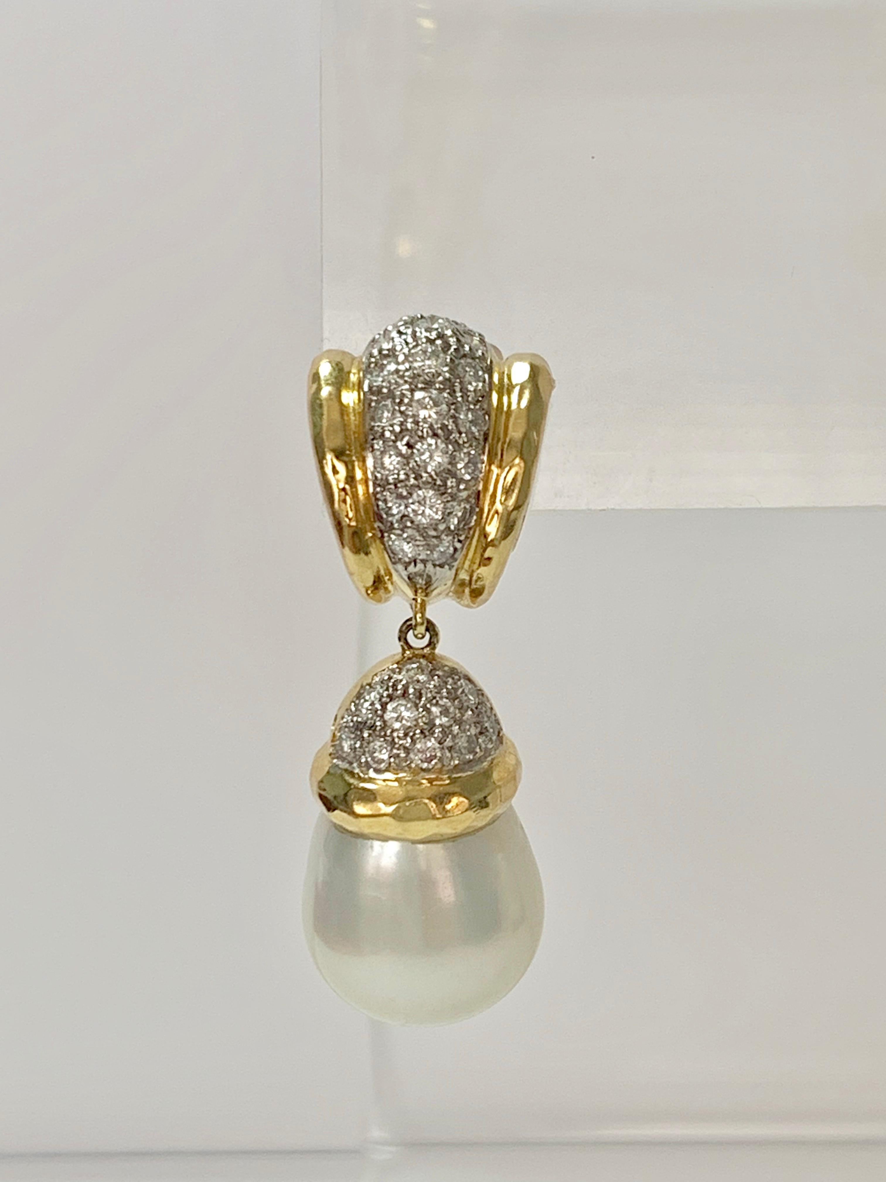 Diamond and Pearl Earrings in 18 K Yellow Gold In New Condition For Sale In New York, NY