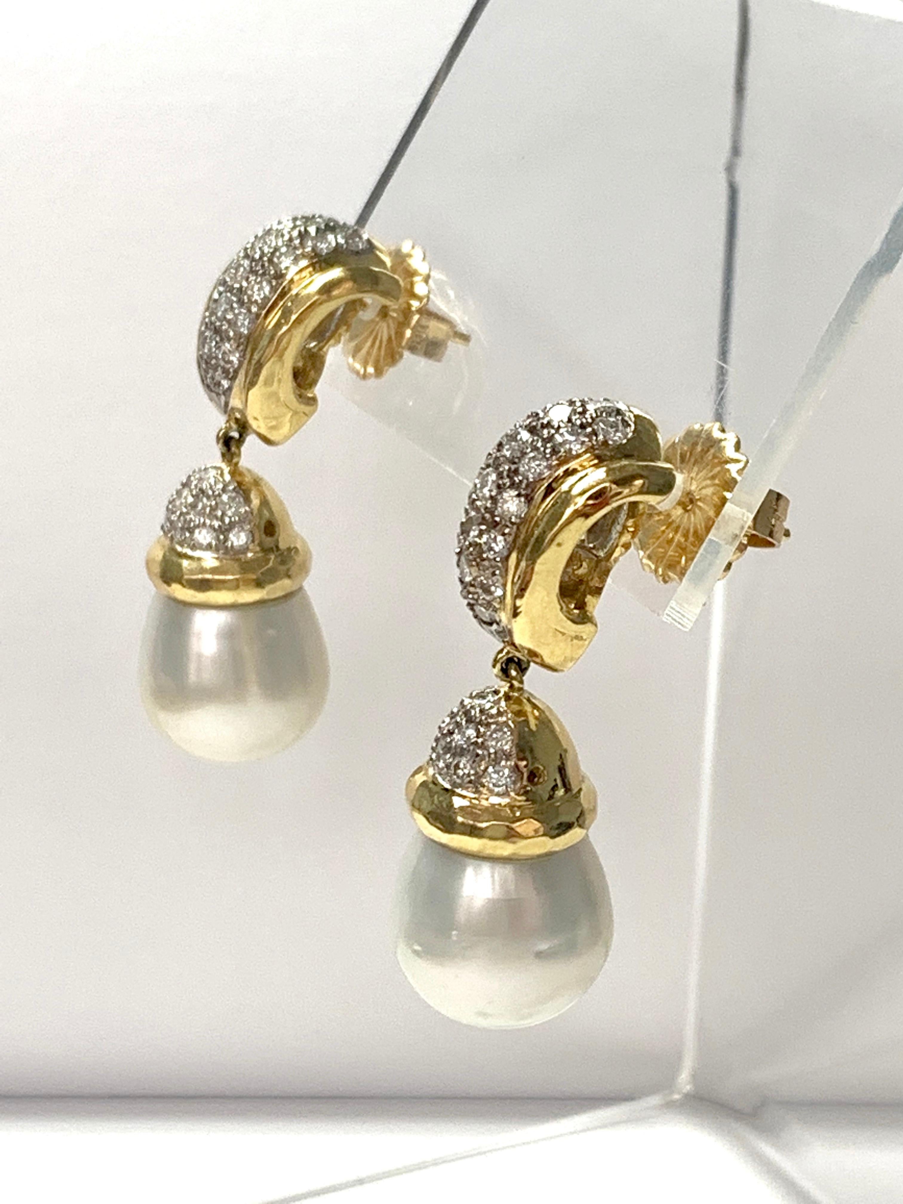 Diamond and Pearl Earrings in 18 K Yellow Gold For Sale 4
