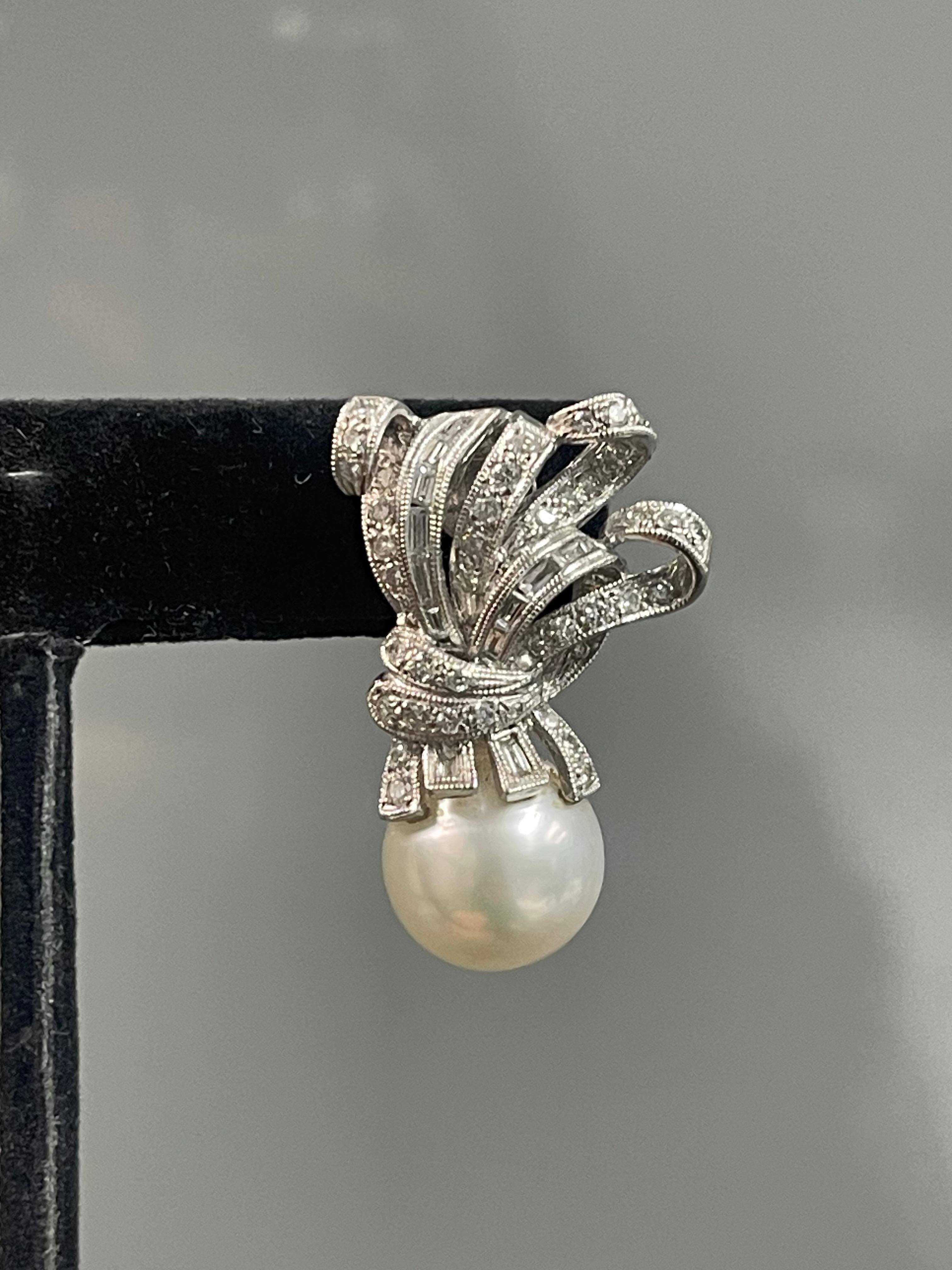 Diamond and Pearl Earrings In Platinum. In New Condition For Sale In New York, NY