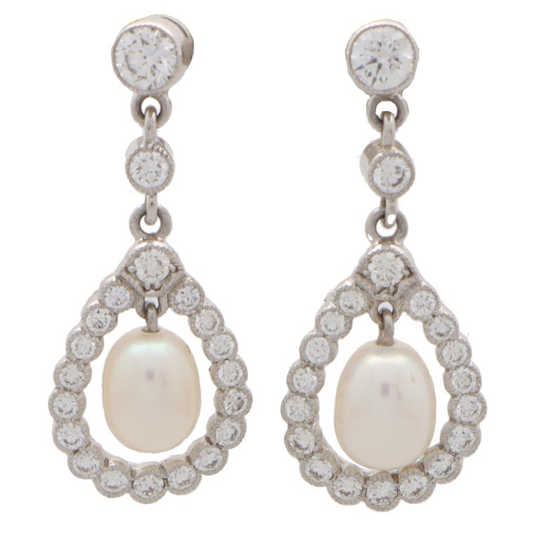 Diamond and Pearl Garland Drop Dangle Earrings in 18k White Gold In New Condition In London, GB