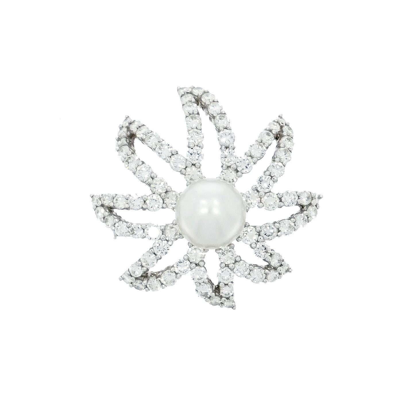 Diamond and Pearl Platinum Brooch In Excellent Condition For Sale In Greenwich, CT