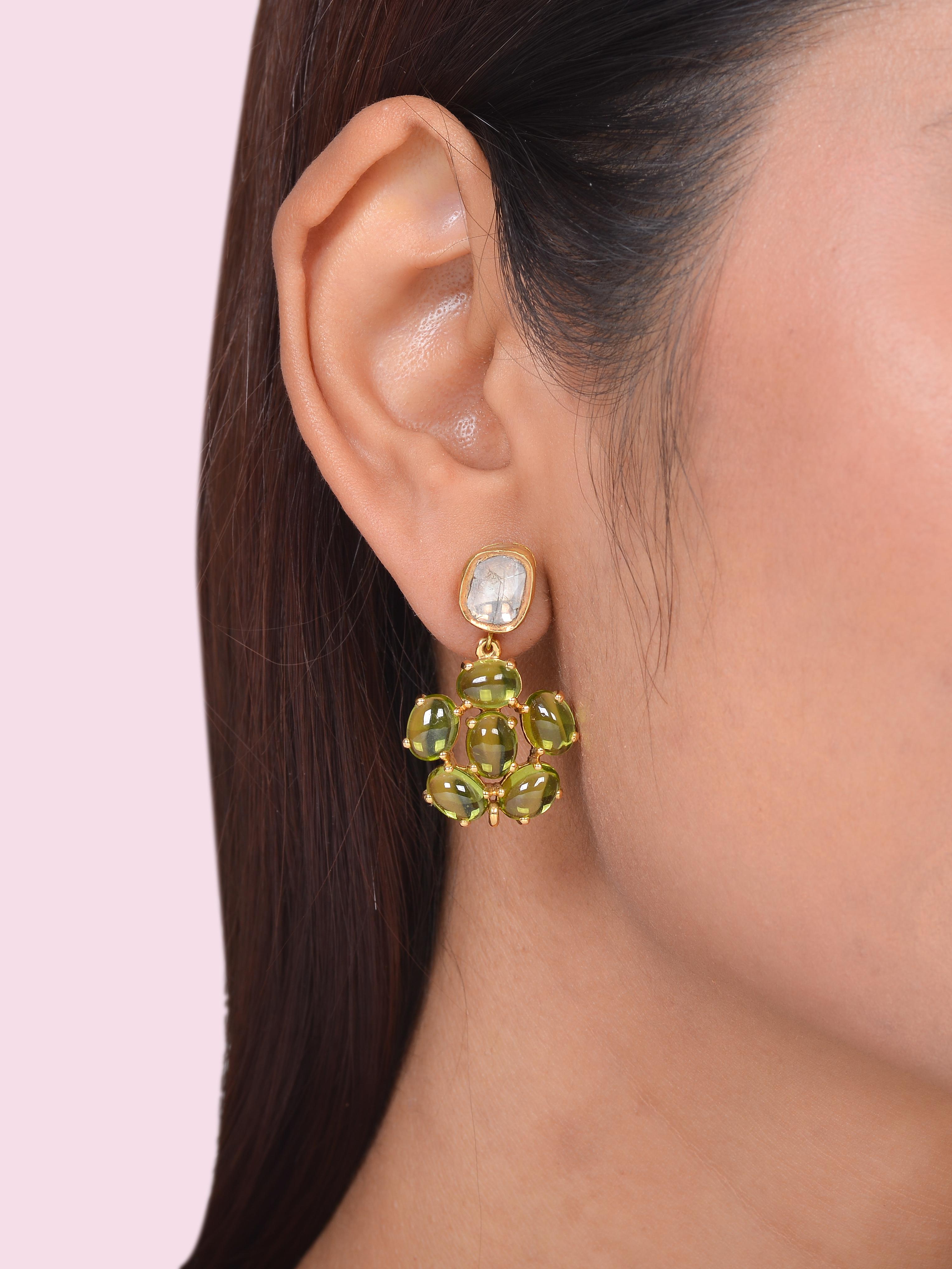 Diamond and Peridot cabochon dangling earrings handmade in 18K Gold In New Condition For Sale In Jaipur, IN