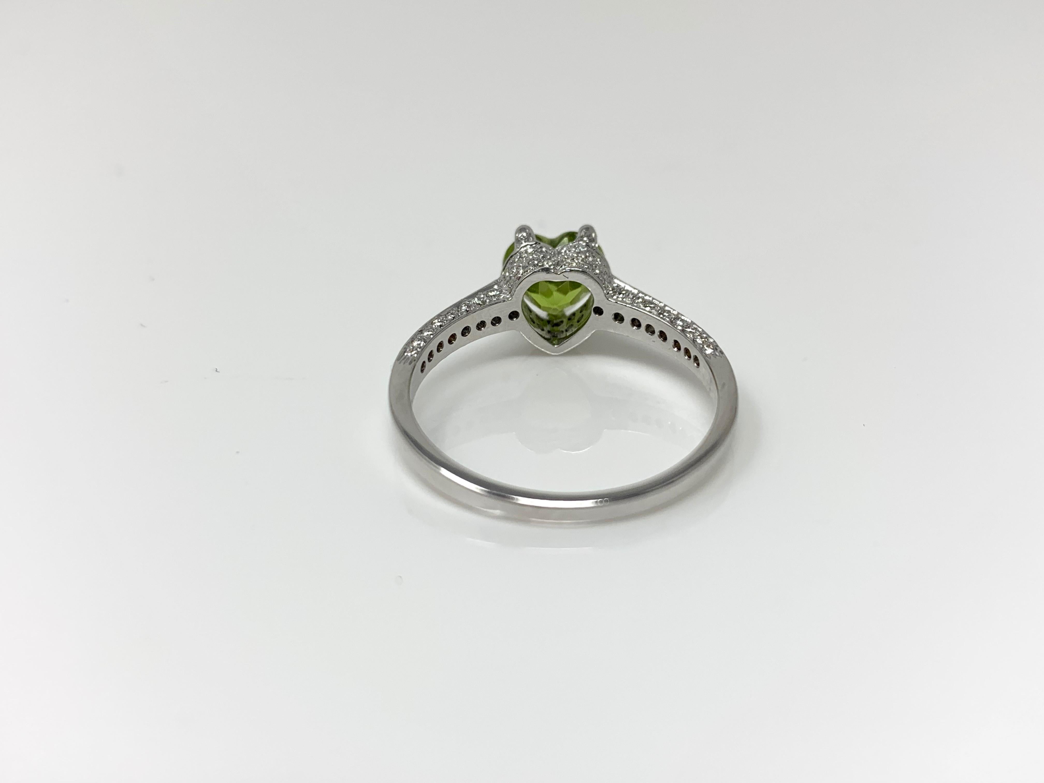 Diamond and Peridot Engagement Ring in 18 Karat White Gold For Sale 3