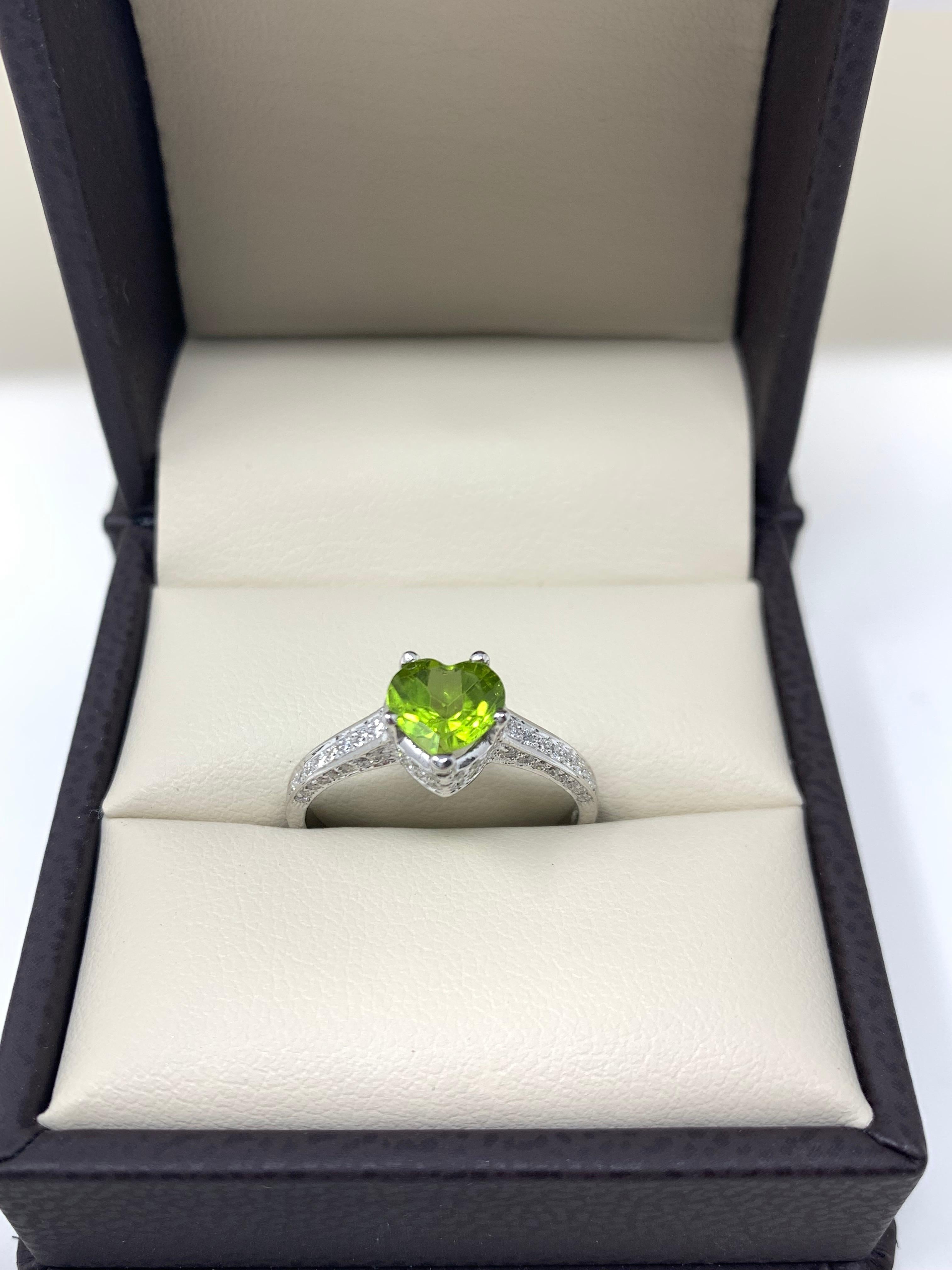 Contemporary Diamond and Peridot Engagement Ring in 18 Karat White Gold For Sale