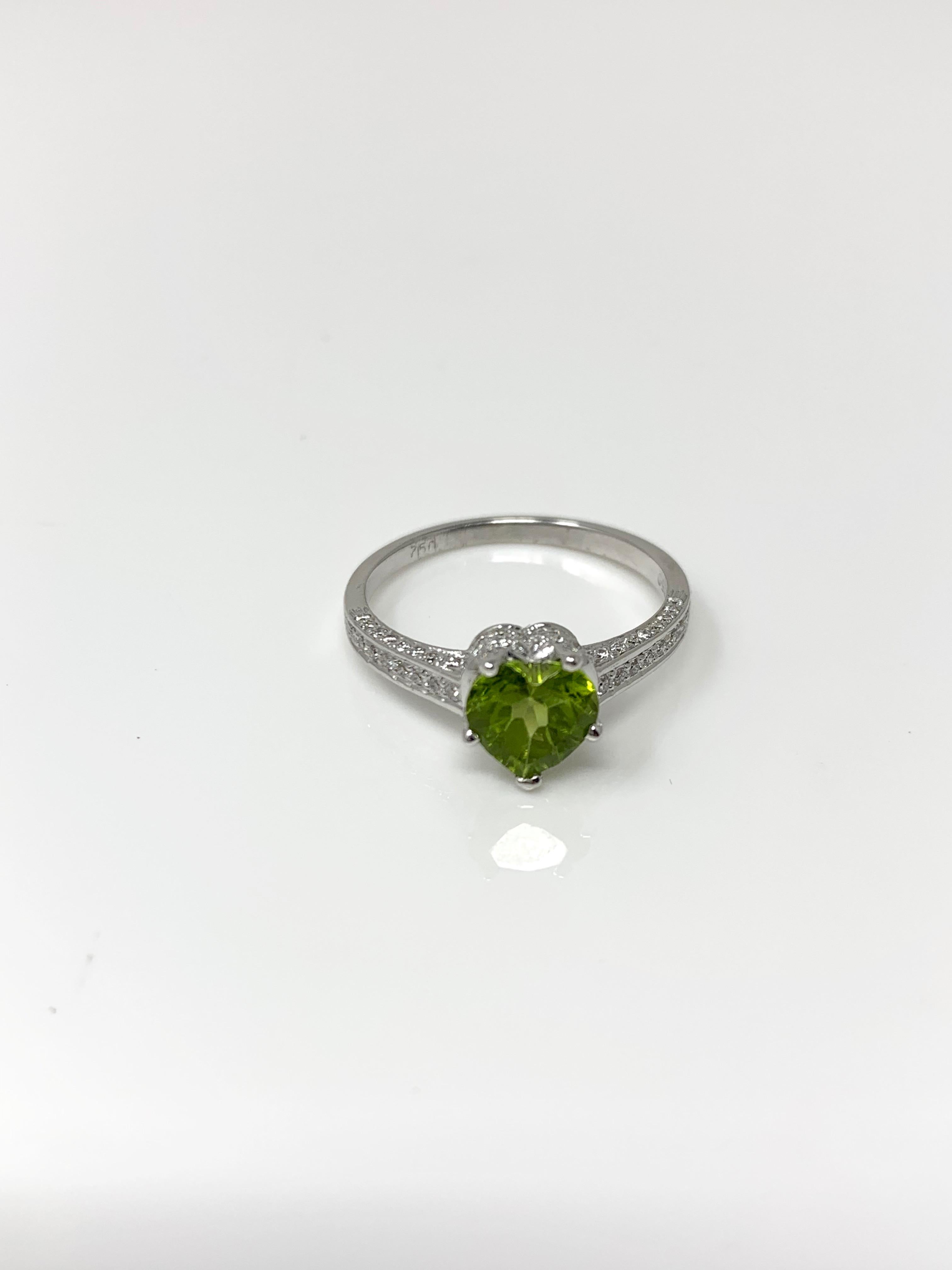 Diamond and Peridot Engagement Ring in 18 Karat White Gold For Sale 1