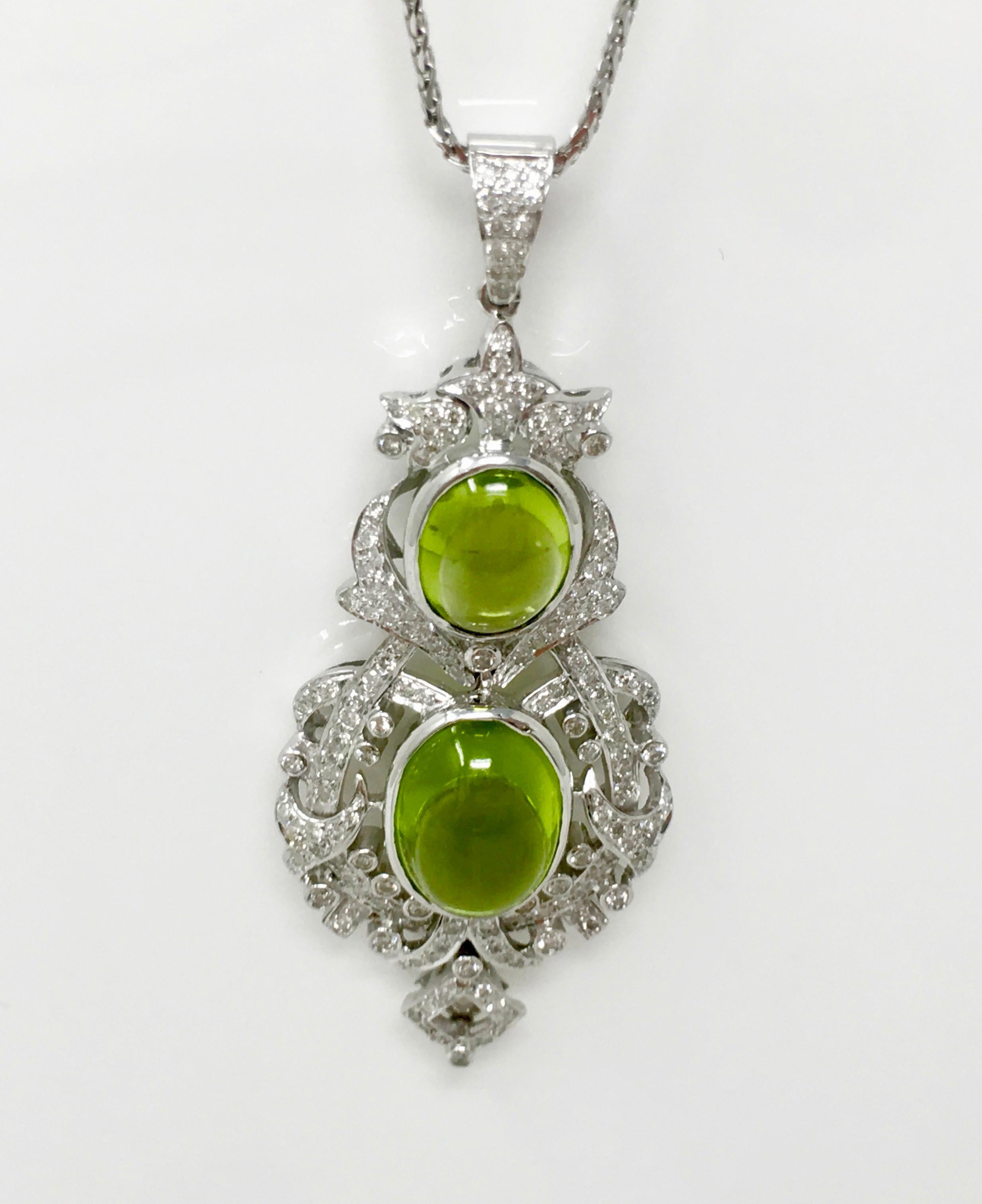 Diamond and Peridot Pendant in 18 K White Gold In New Condition For Sale In New York, NY