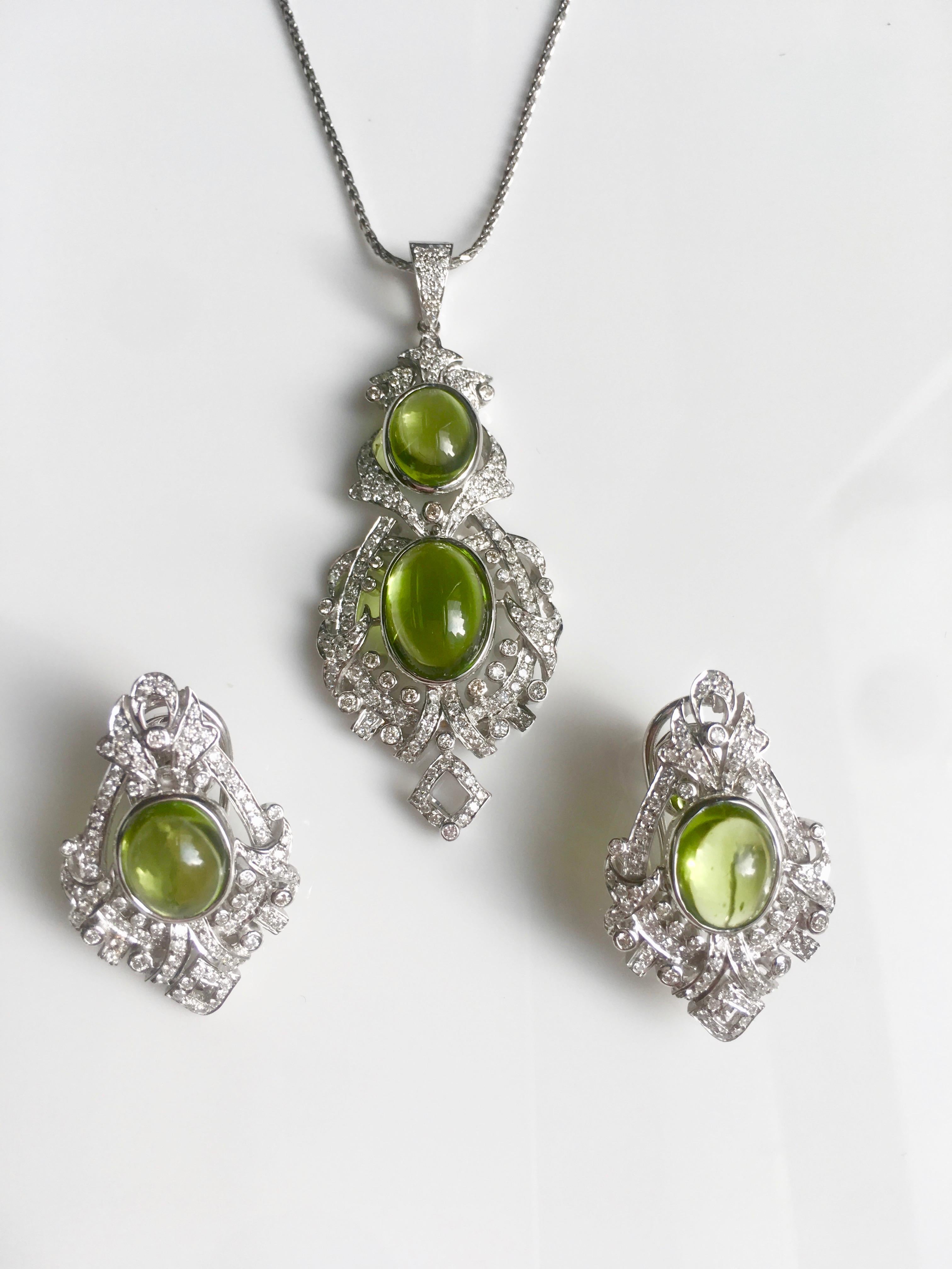 Diamond and Peridot Pendant in 18 K White Gold For Sale 1