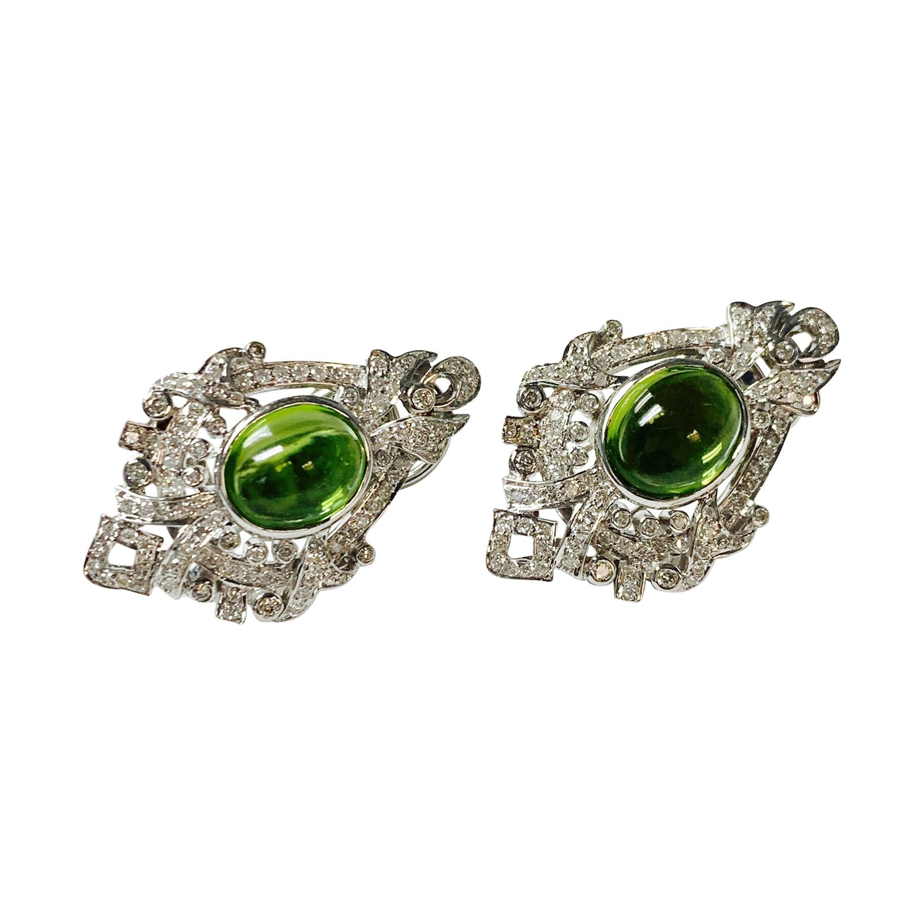Orecchini con diamanti e peridoto in oro bianco 18 carati in vendita