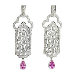 Boucles d'oreilles en or blanc 18 carats serties de diamants et de saphirs roses