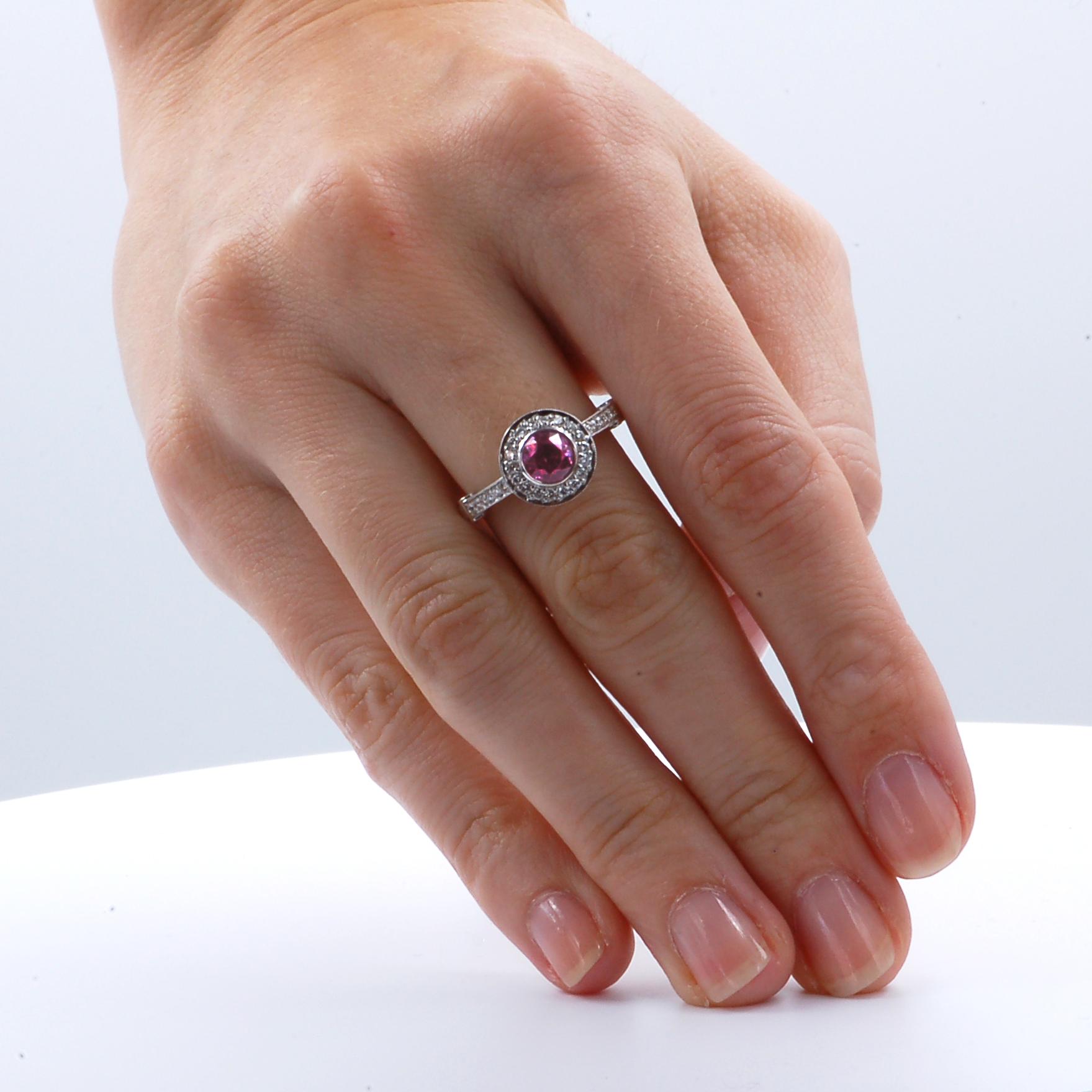 Diamond and Pink Sapphire Gold Cocktail Ring In Excellent Condition For Sale In New York, NY