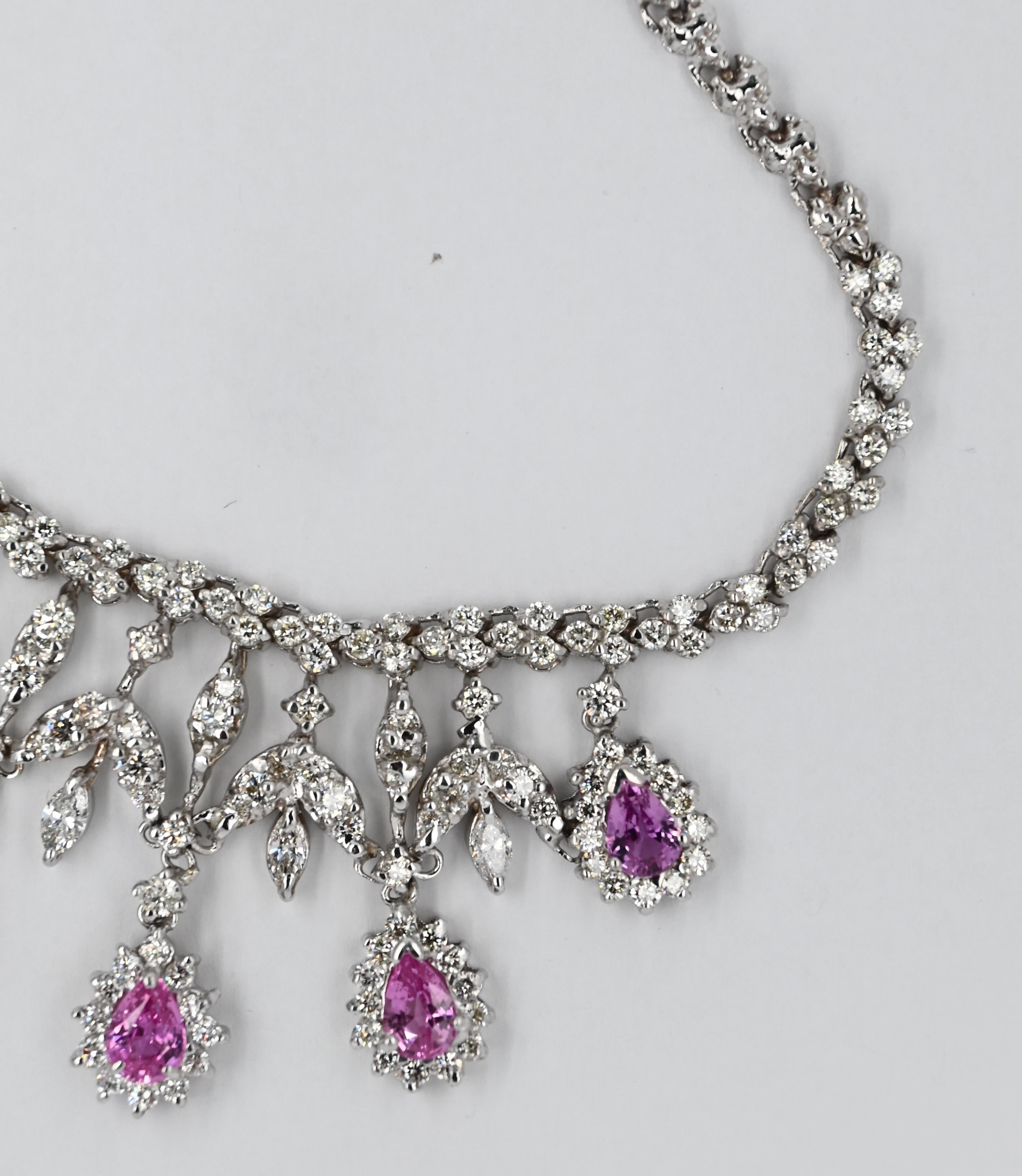 Halskette mit Diamanten und rosa Saphiren (Rundschliff) im Angebot