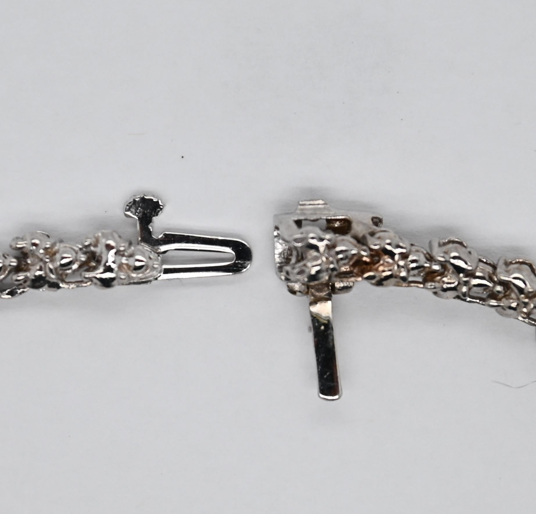 Halskette mit Diamanten und rosa Saphiren im Zustand „Neu“ im Angebot in New York, NY