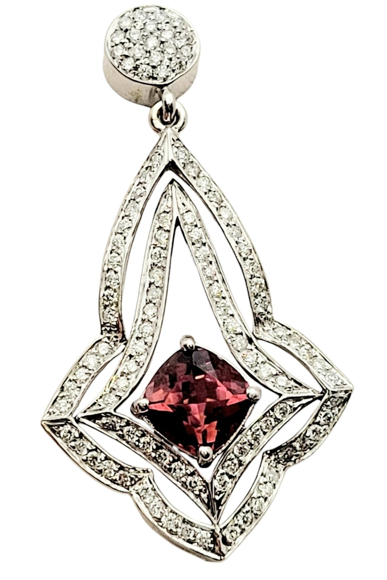 Contemporain Boucles d'oreilles pendantes chandelier en or blanc 14 carats avec diamants et tourmaline rose en vente