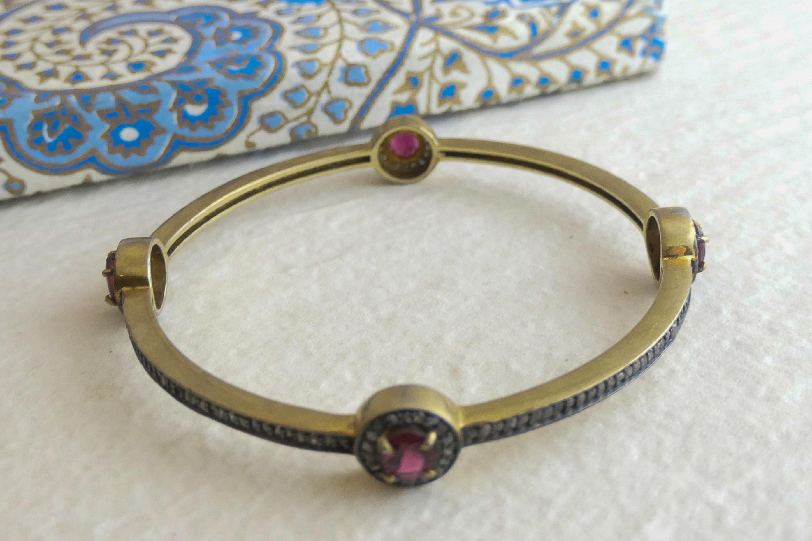 Artigiano Bracciale in argento placcato oro con diamanti e tormalina rosa in vendita
