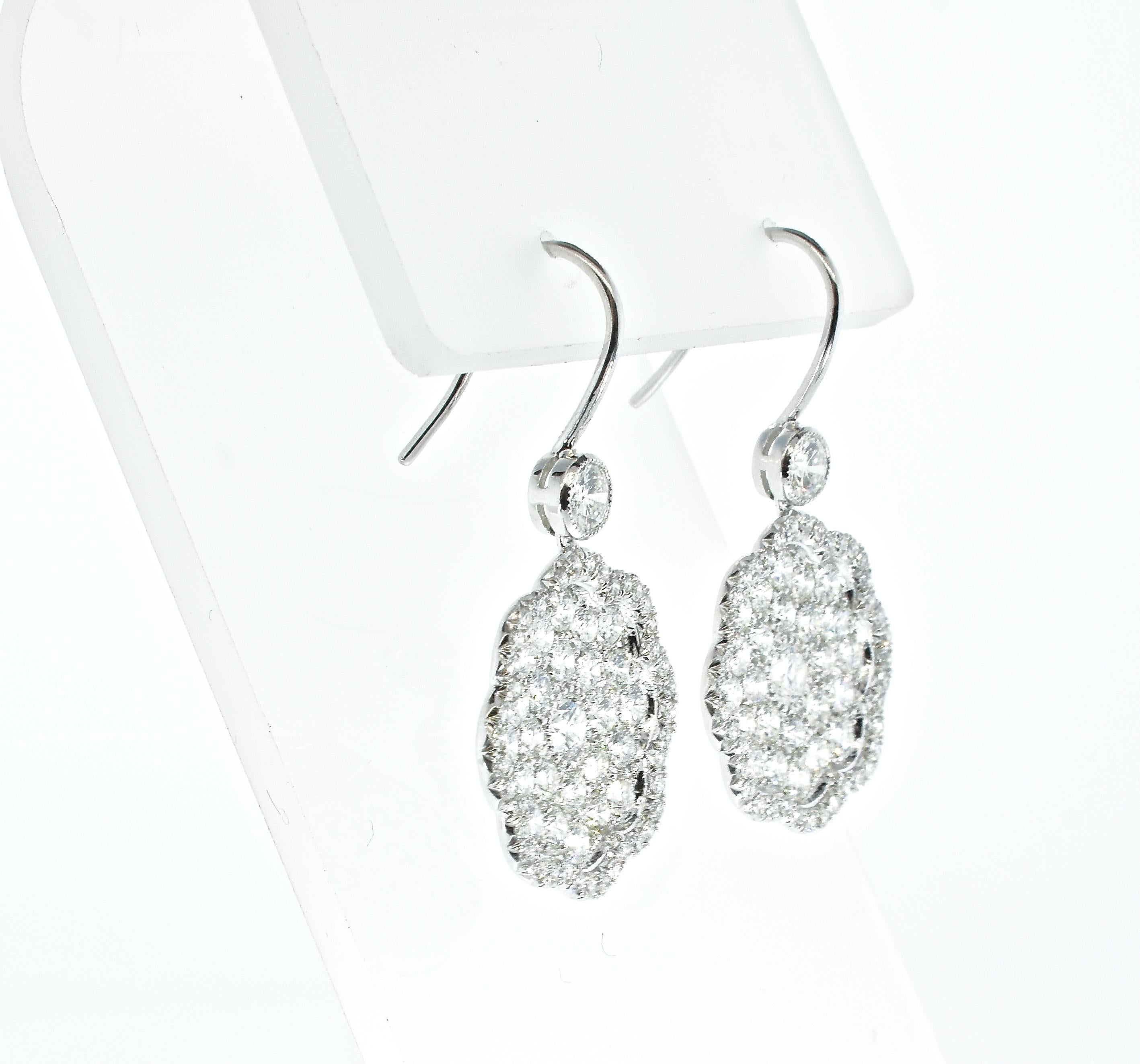 Diamond and Platinum Earrings In New Condition In Aspen, CO