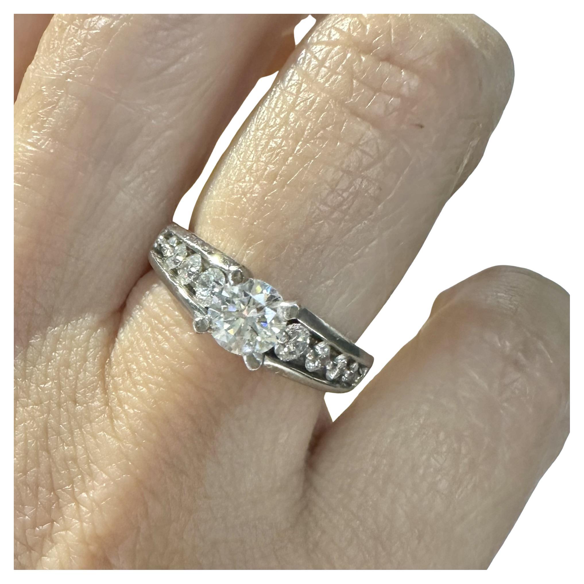 Verlobungsring aus Diamant und Platin, sizable