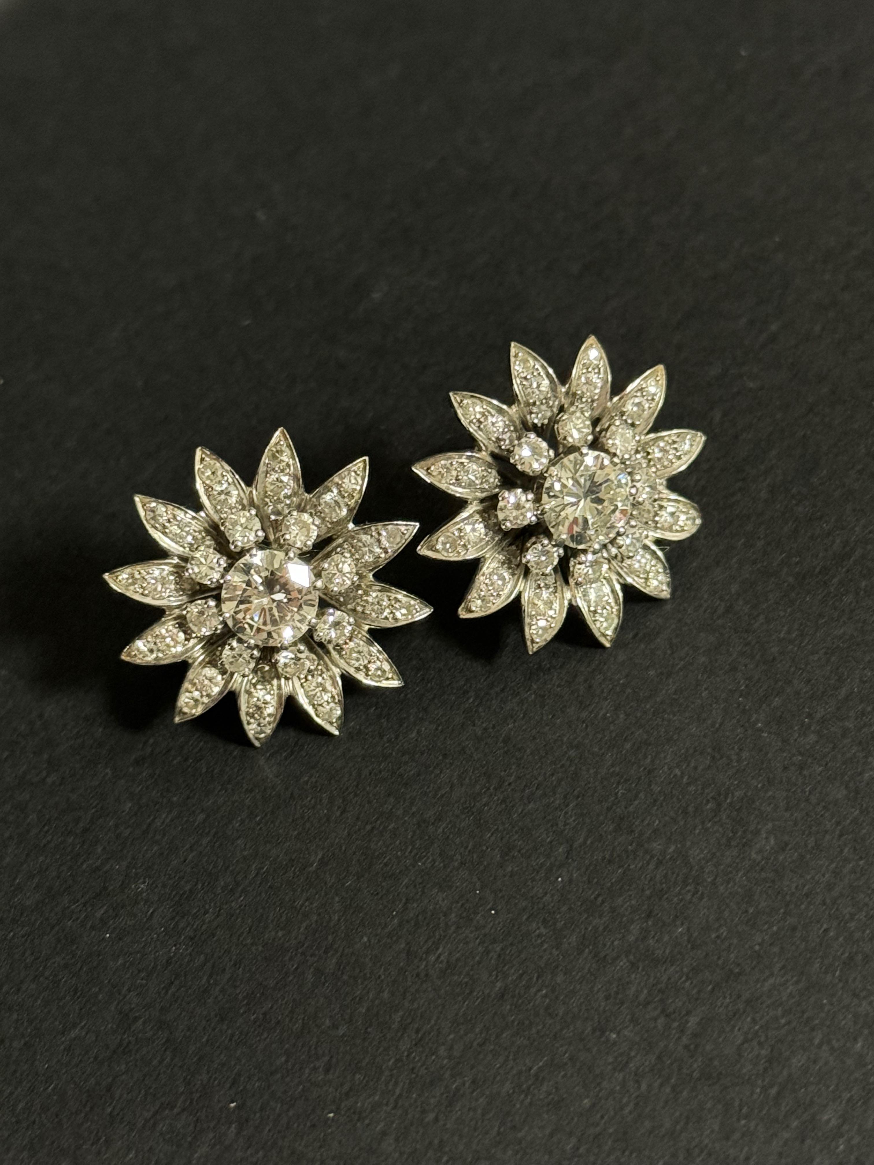 Pendientes Flor de diamantes y platino de hacia 1960 en Bueno estado para la venta en London, GB