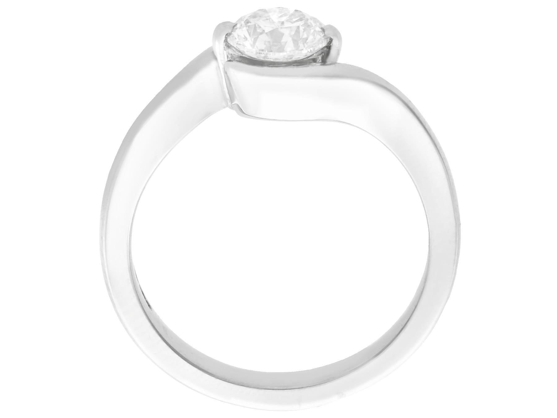 0.99 Carat Diamond and Platinum Solitaire Engagement Ring For Sale 1