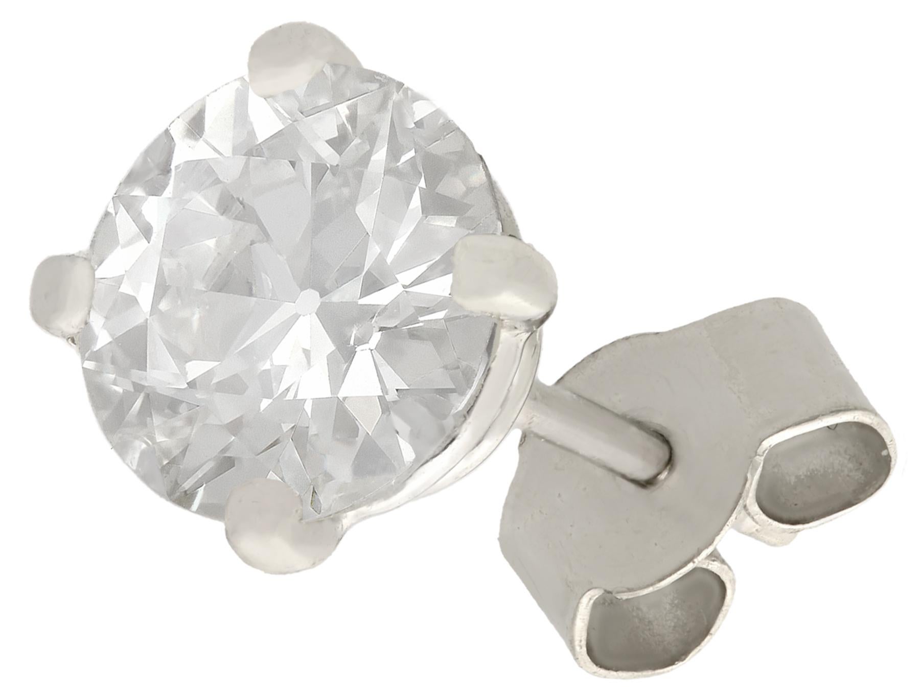 Diamond and Platinum Stud Earrings In Excellent Condition In Jesmond, Newcastle Upon Tyne