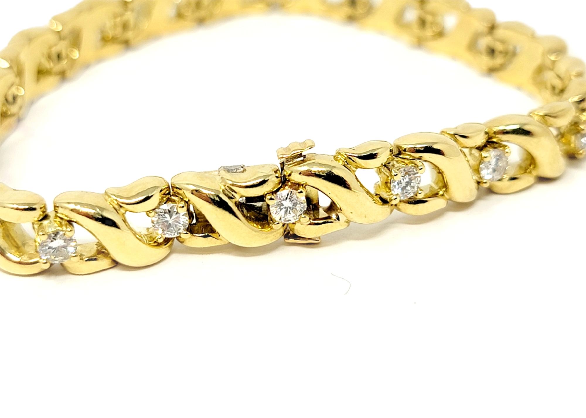 Women's Diamond and Ribbon Motif Link Bracelet 18 Karat Yellow Gold 2.02 Carats Total For Sale