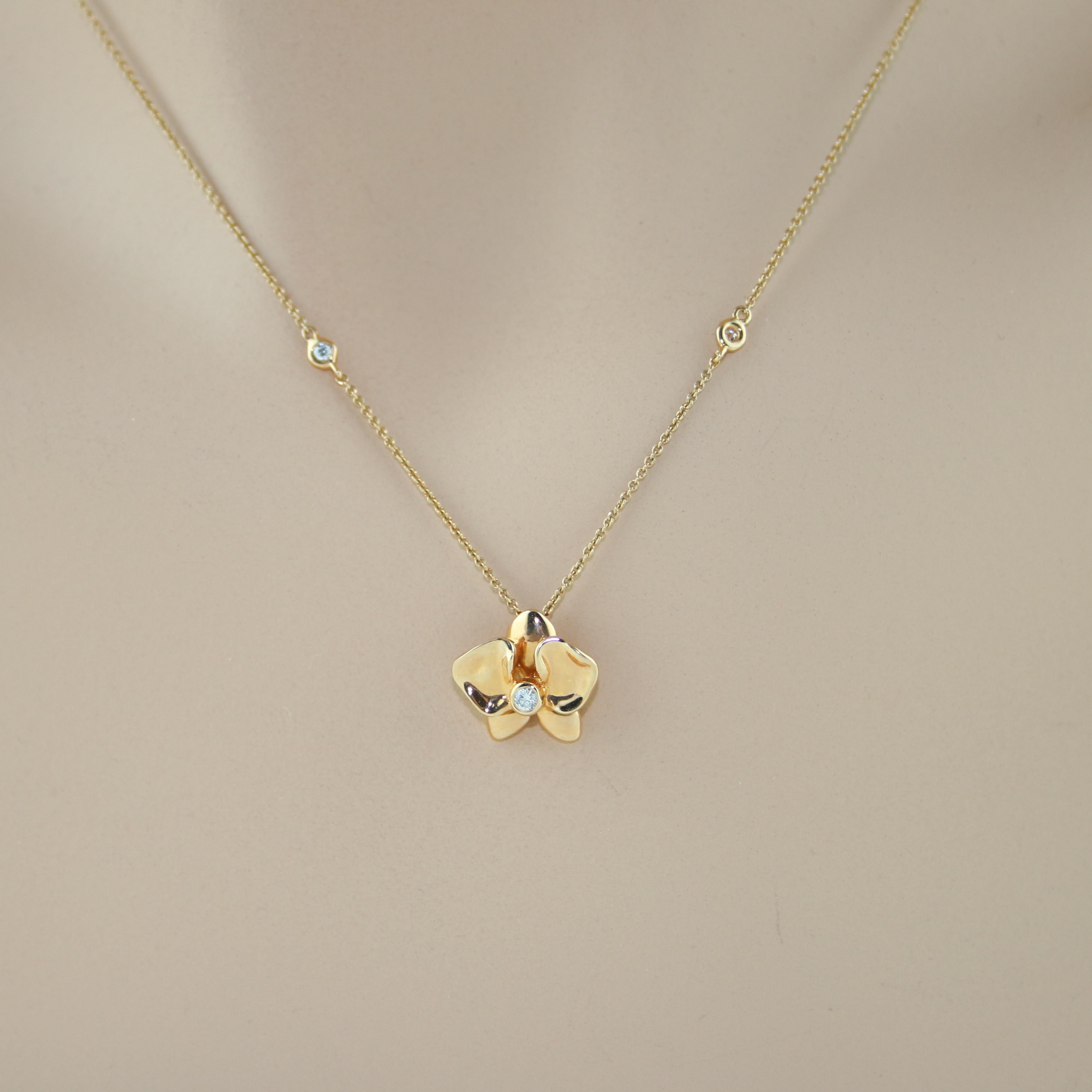 Diamond and Rose Gold Flower Pendant Chain Necklace For Sale 1