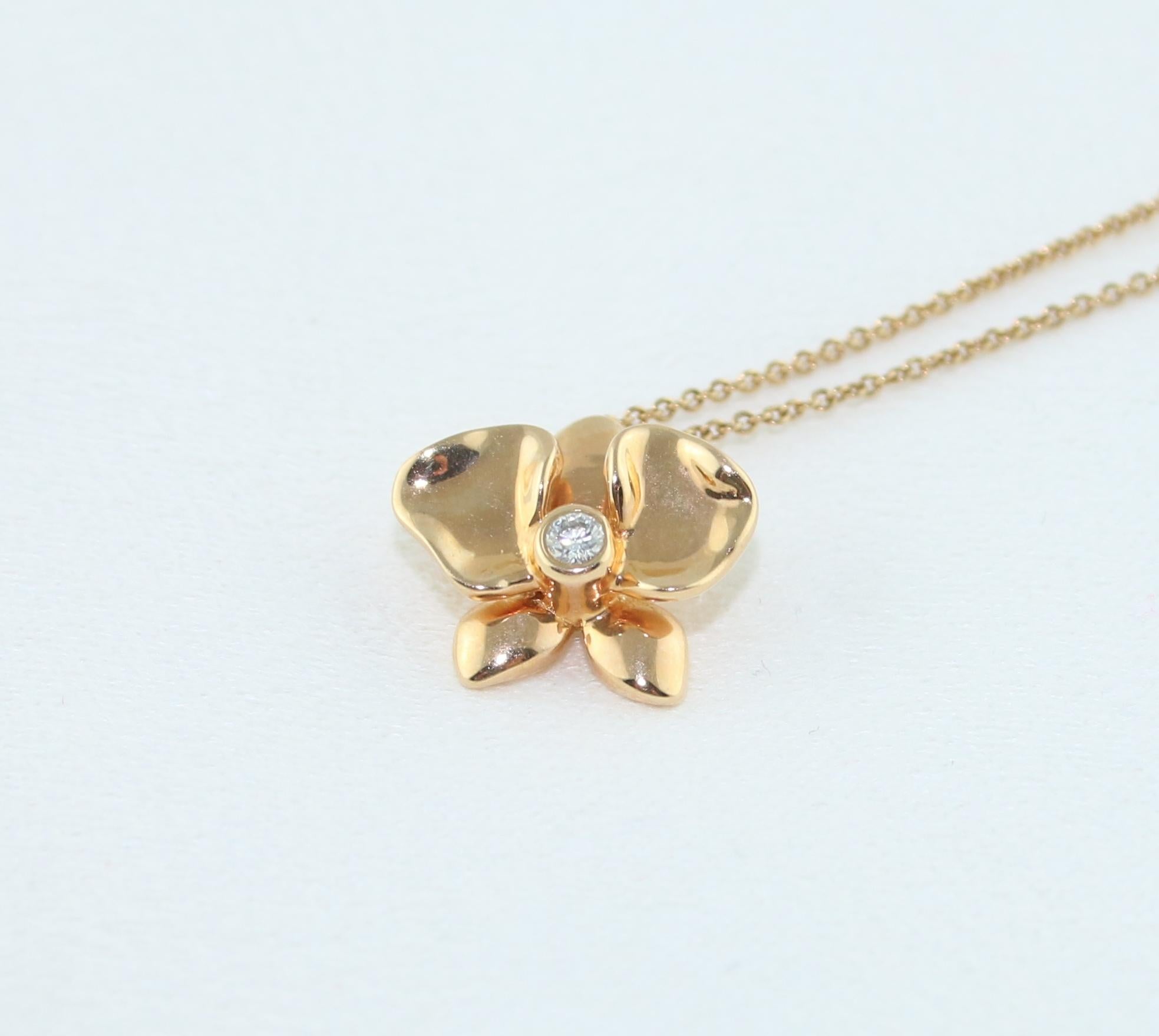 Diamond and Rose Gold Flower Pendant Chain Necklace For Sale 3