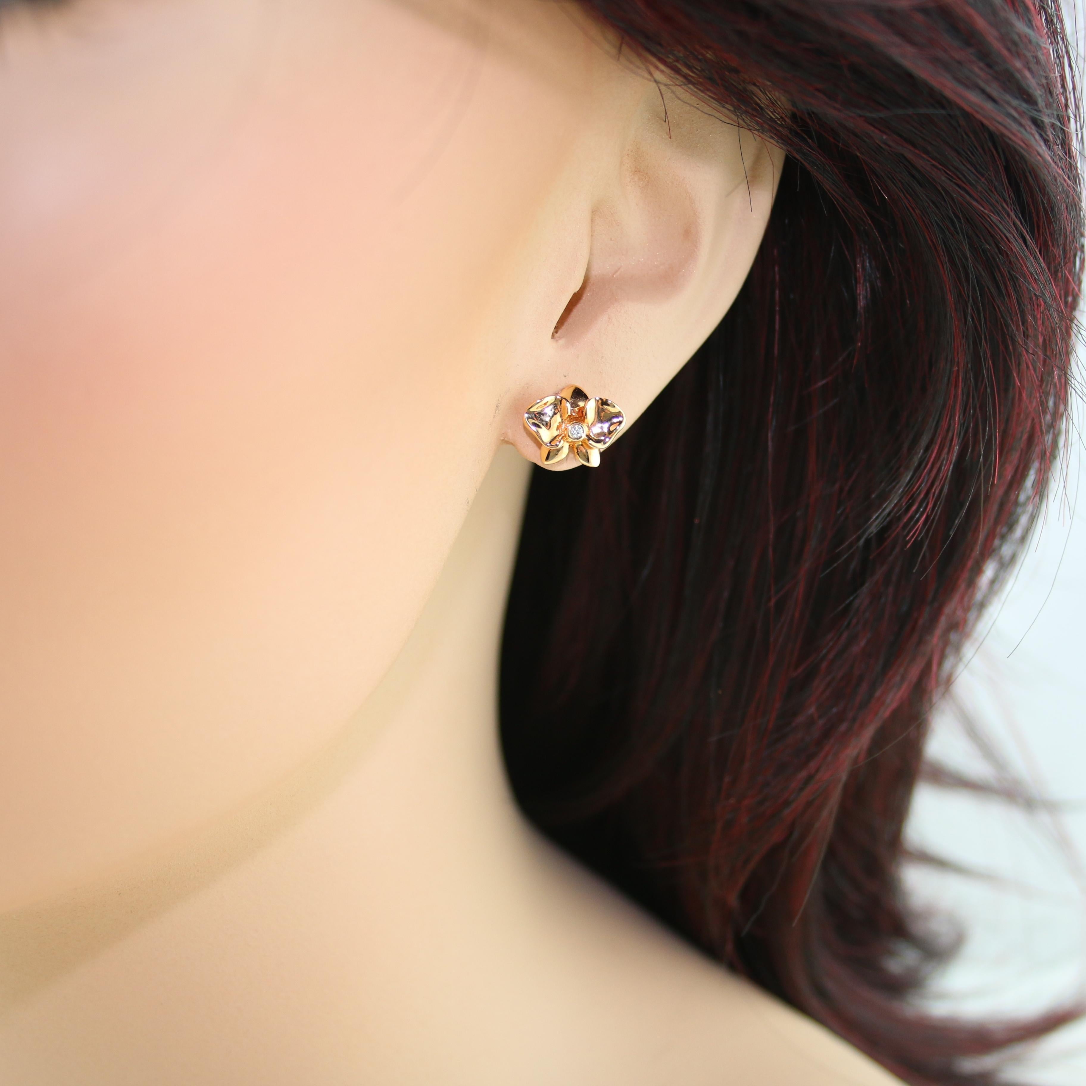 Round Cut Diamond and Rose Gold Flower Stud Earrings For Sale