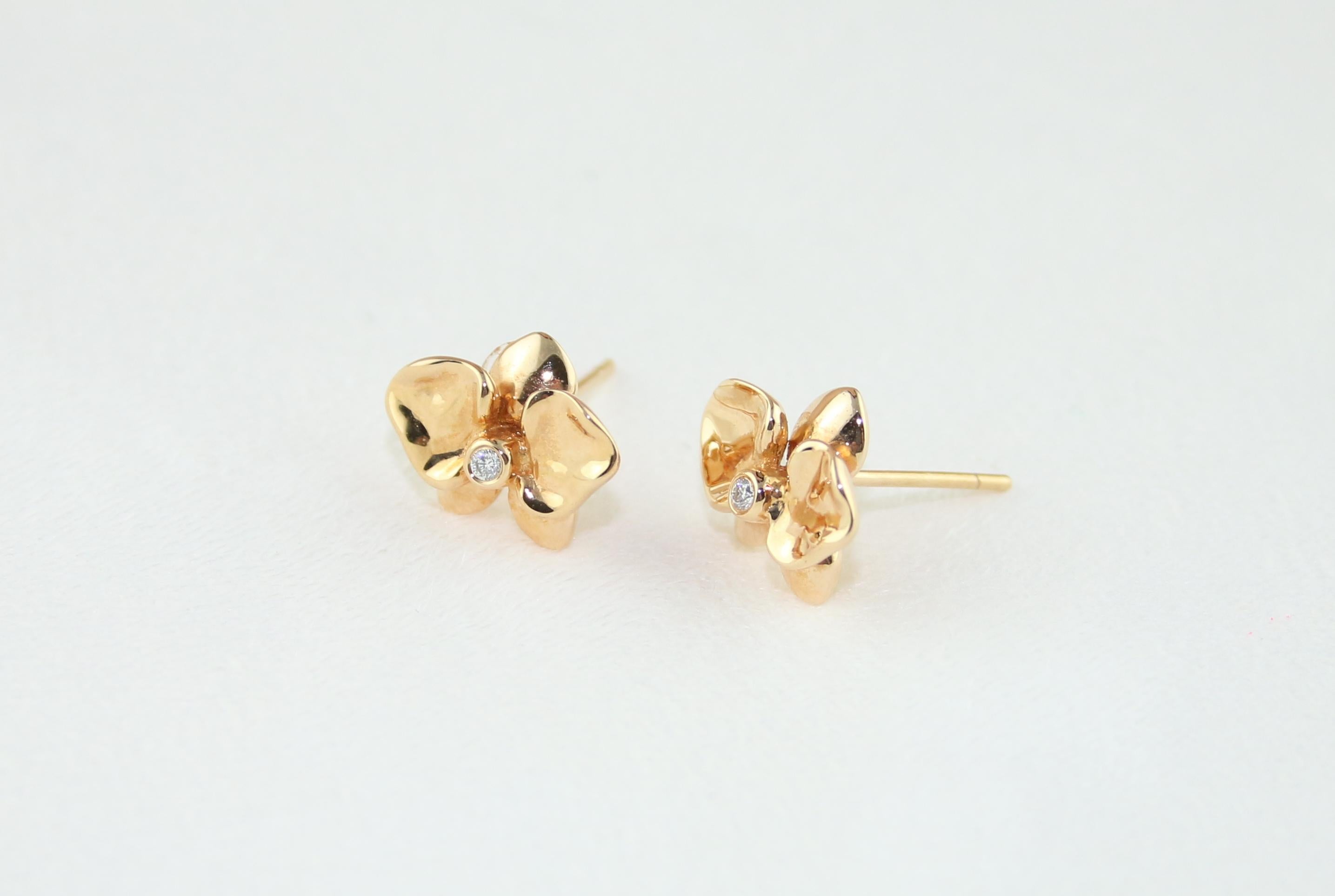 Round Cut Diamond and Rose Gold Flower Stud Earrings For Sale
