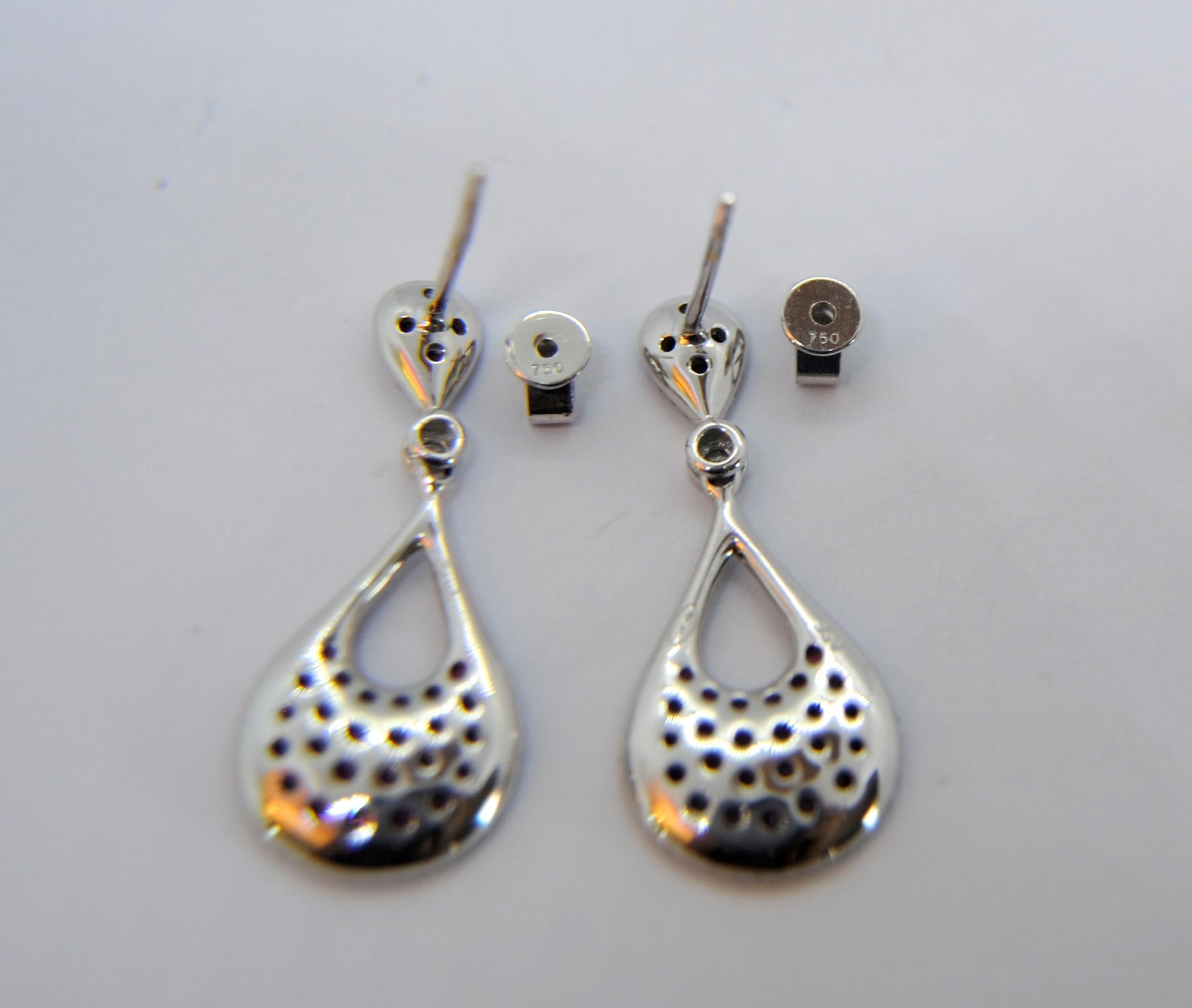 Diamond and Rubi Dangle Earrings in 18 Karat White Gold In New Condition In Bilbao, ES