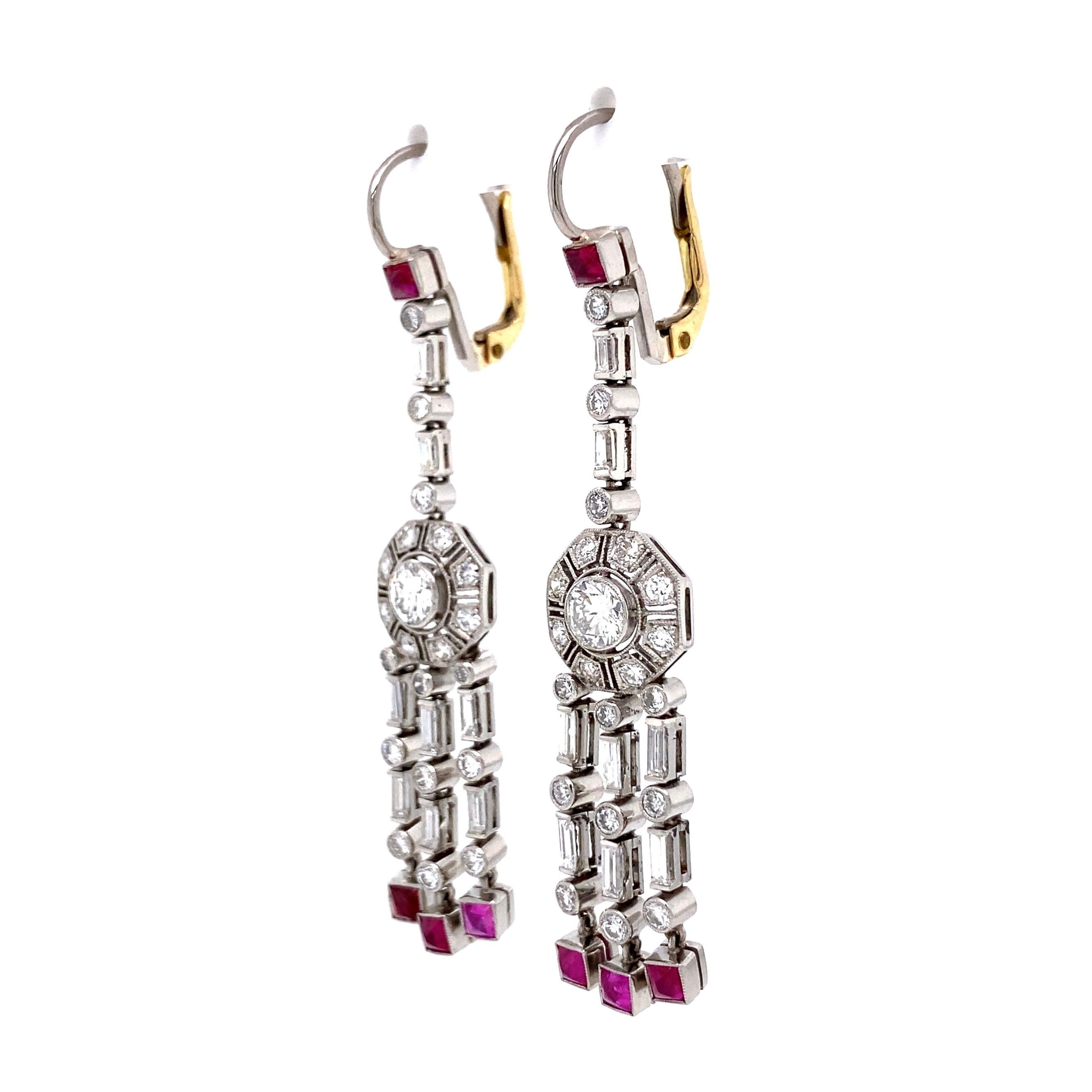 Diamond and Rubies Platinum Chandelier Drop Earrings Estate Fine Jewelry In Excellent Condition In Montreal, QC