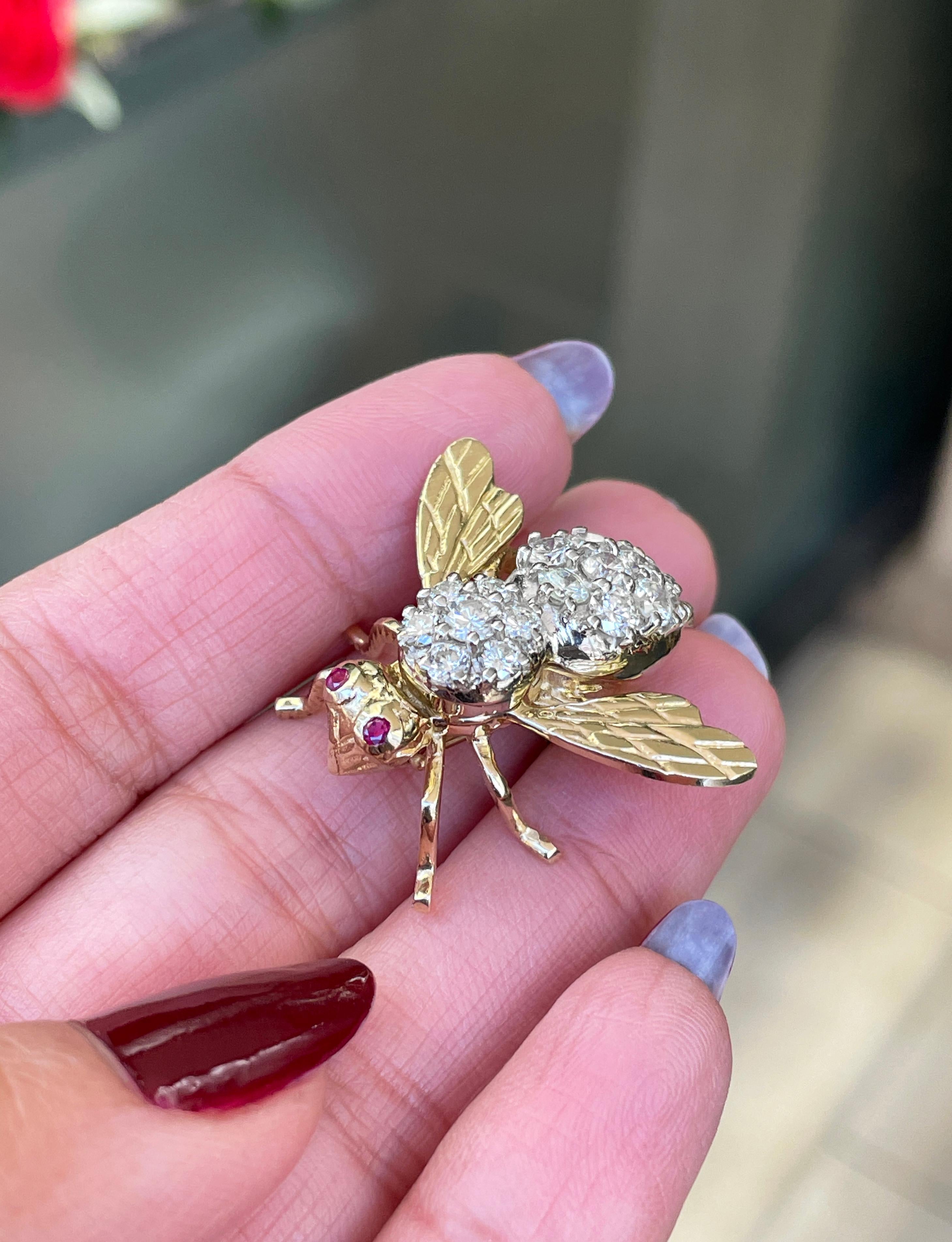 Women's or Men's Diamond and Ruby 14 Carat White and Yellow Gold Bee Brooch For Sale
