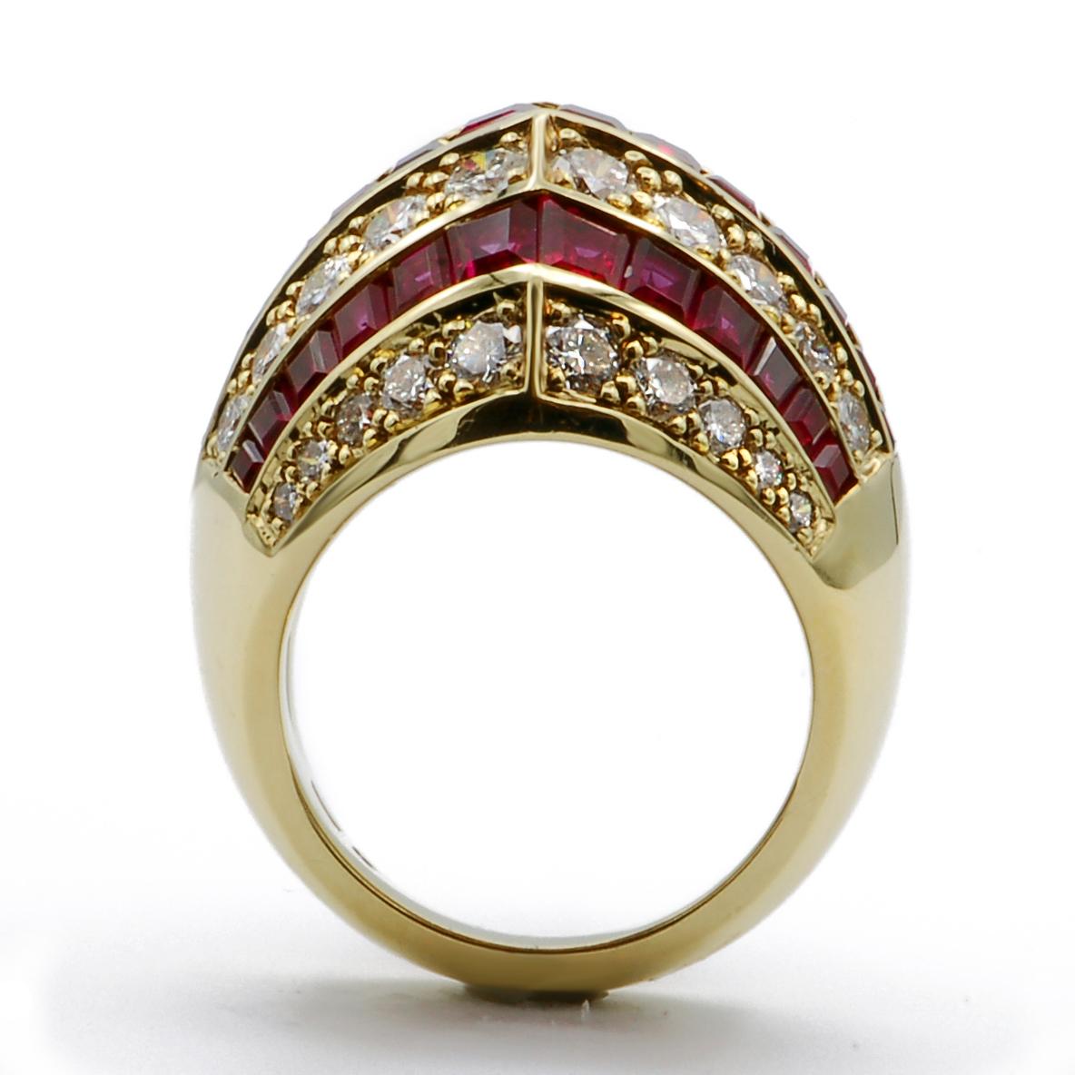 Diamond and Ruby 18 Karat Yellow Gold Dome Ring In Good Condition For Sale In New York, NY