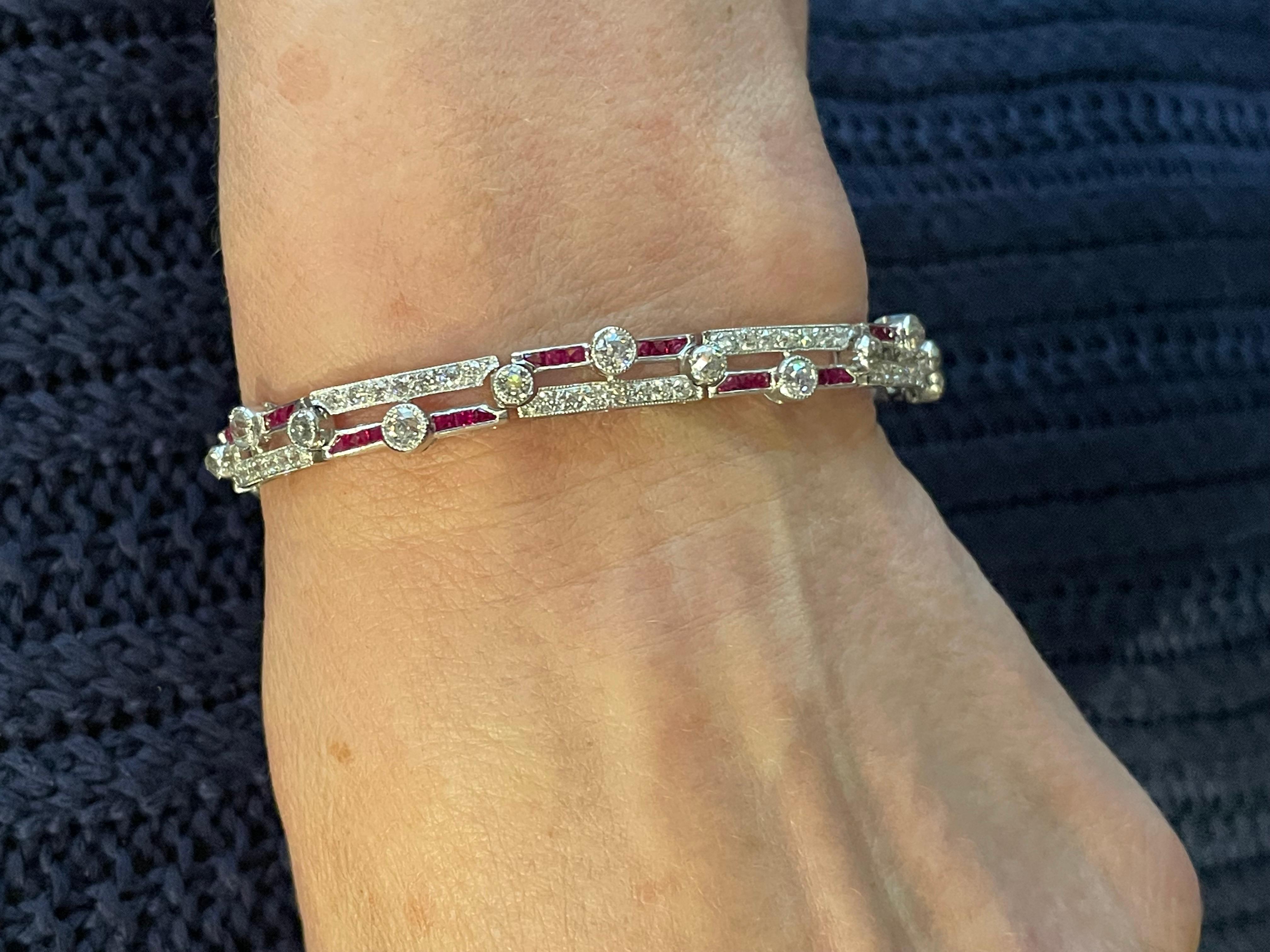 Diamond and Ruby Art Deco Bracelet In Excellent Condition In New York, NY