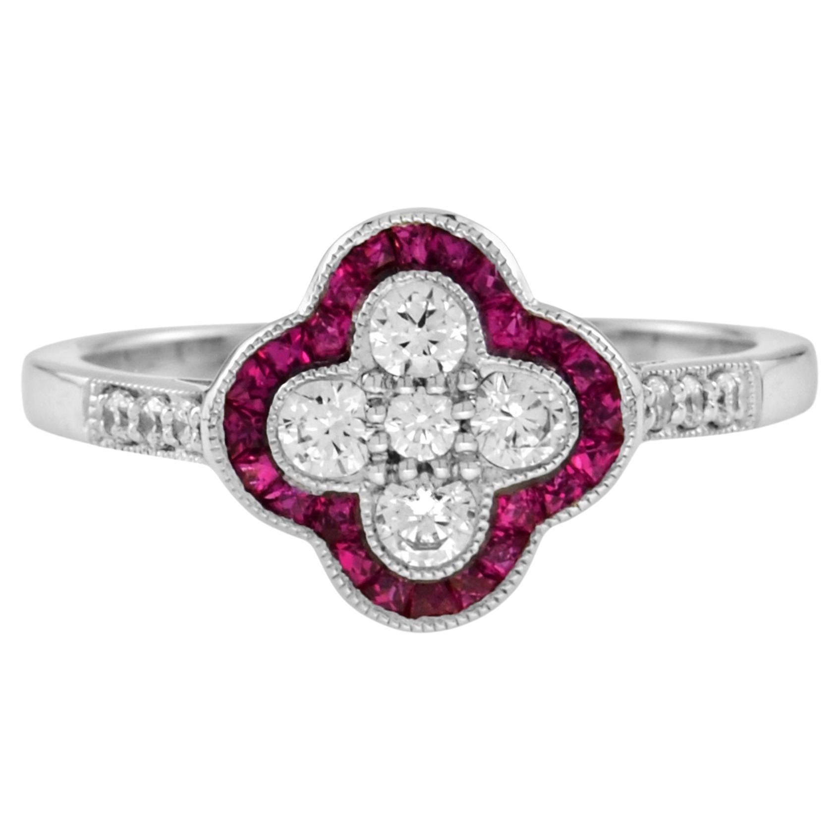 Im Angebot: Diamant- und Rubin-Cluster-Ring im Art-déco-Stil aus 18 Karat Weißgold mit Blumenmuster ()