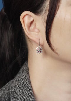 Orecchini a leva con diamanti e rubini in stile Art Déco in oro bianco 14K