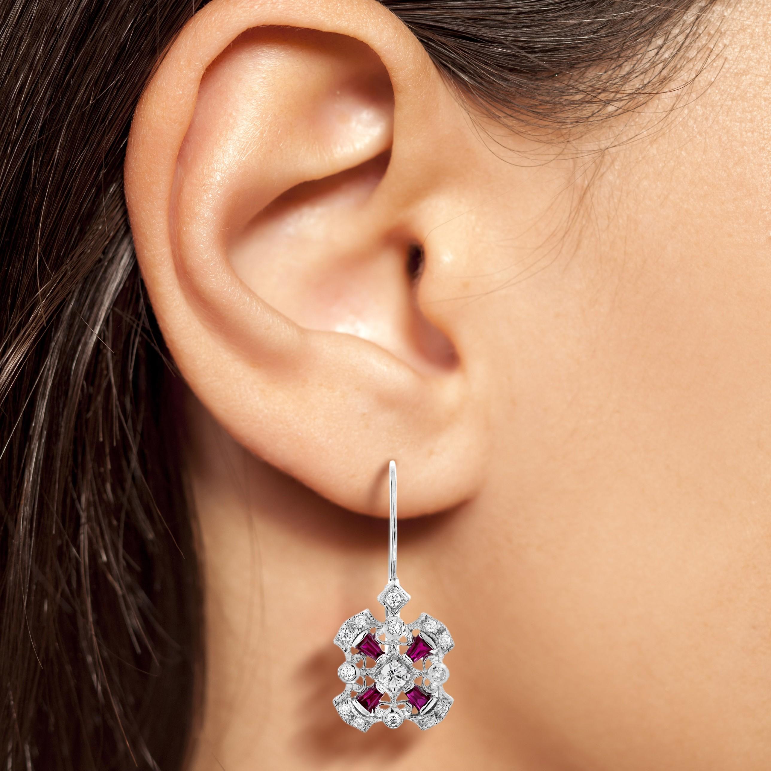 Diamant- und Rubinohrringe im Art-Déco-Stil mit Hebelverschluss aus 14 Karat Weißgold im Zustand „Neu“ im Angebot in Bangkok, TH
