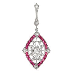 Pendentif en or blanc 14 carats diamant et rubis de style Art déco en forme de marquise